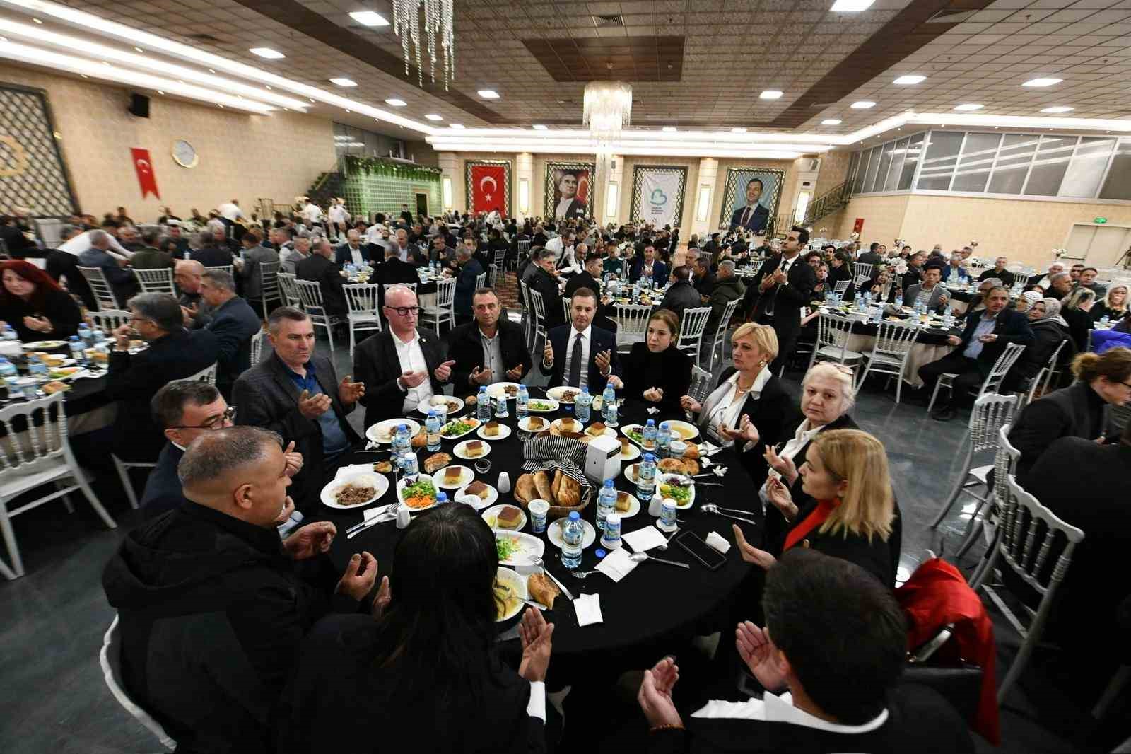 Başkan Akın, muhtarlarla iftarda bir araya geldi
