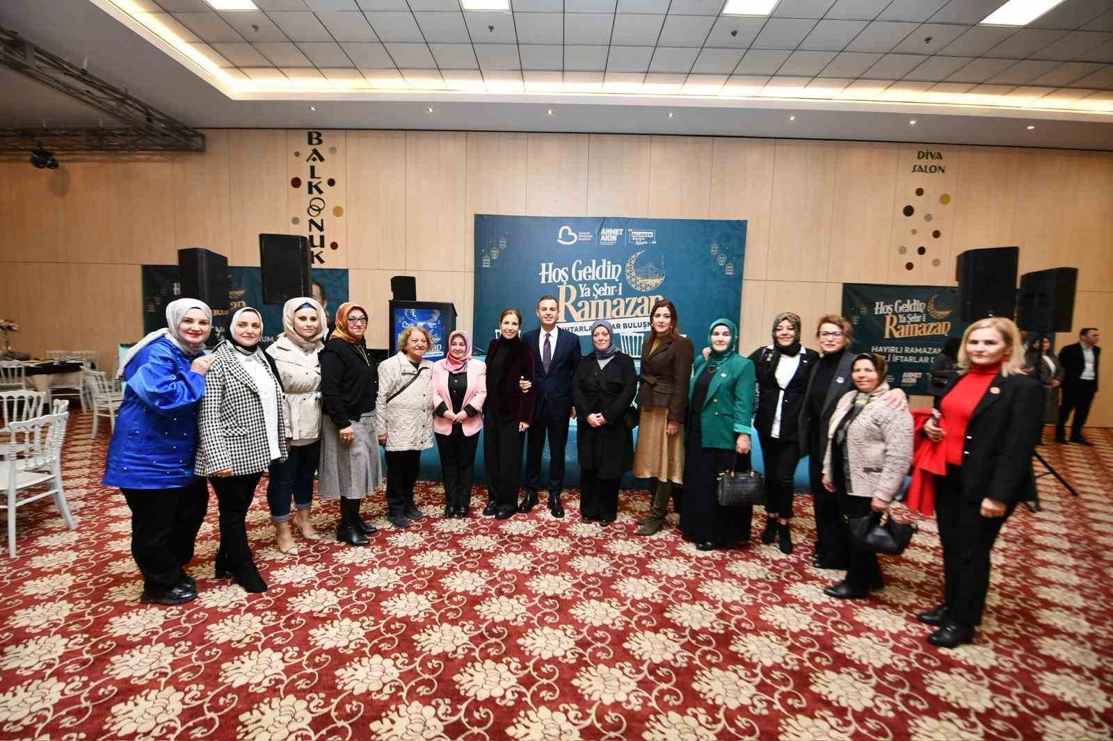 Başkan Akın, muhtarlarla iftarda bir araya geldi
