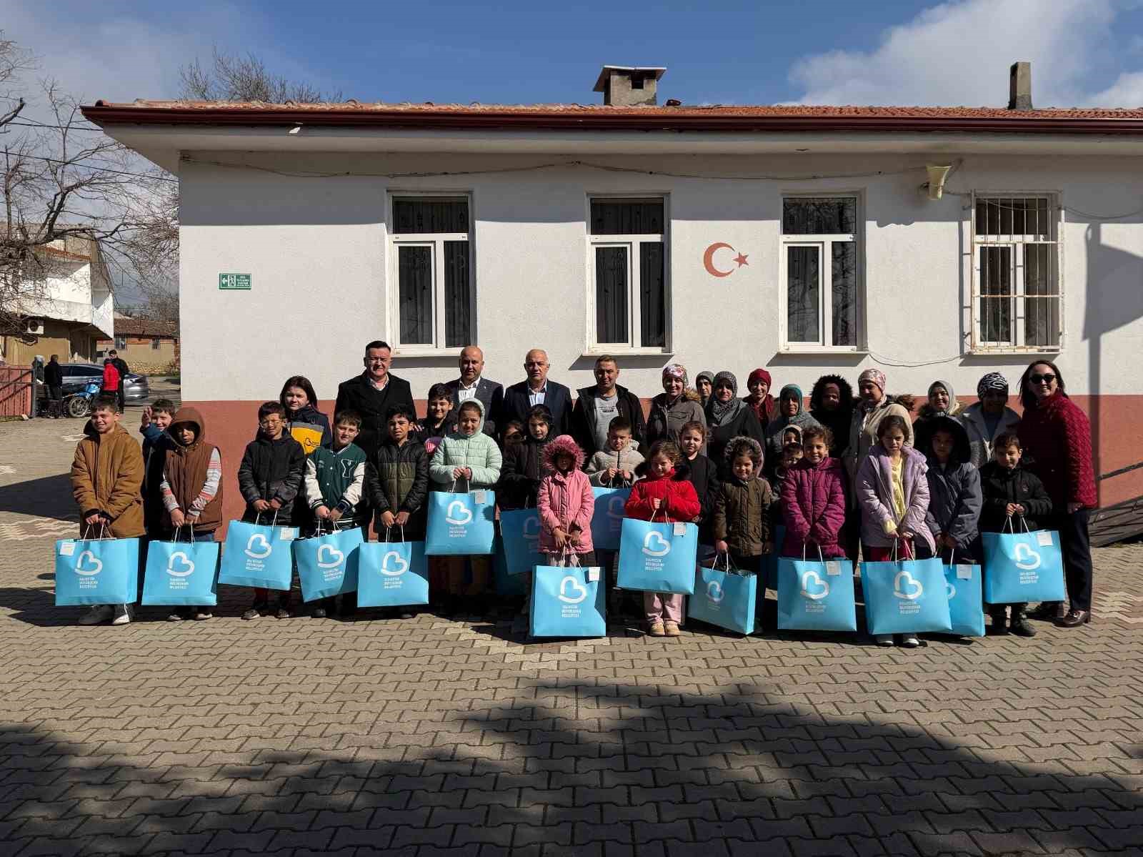 Başkan Akın’dan kırsaldaki çocuklara 23 Nisan hediyesi
