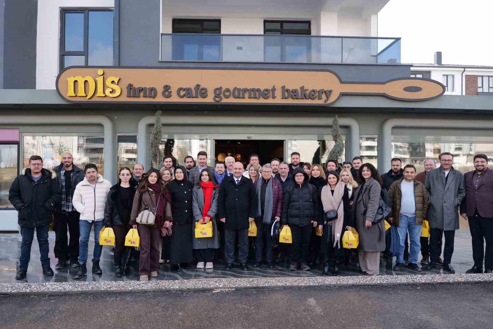 Başkan Albayrak gazetecilerle bir araya geldi
