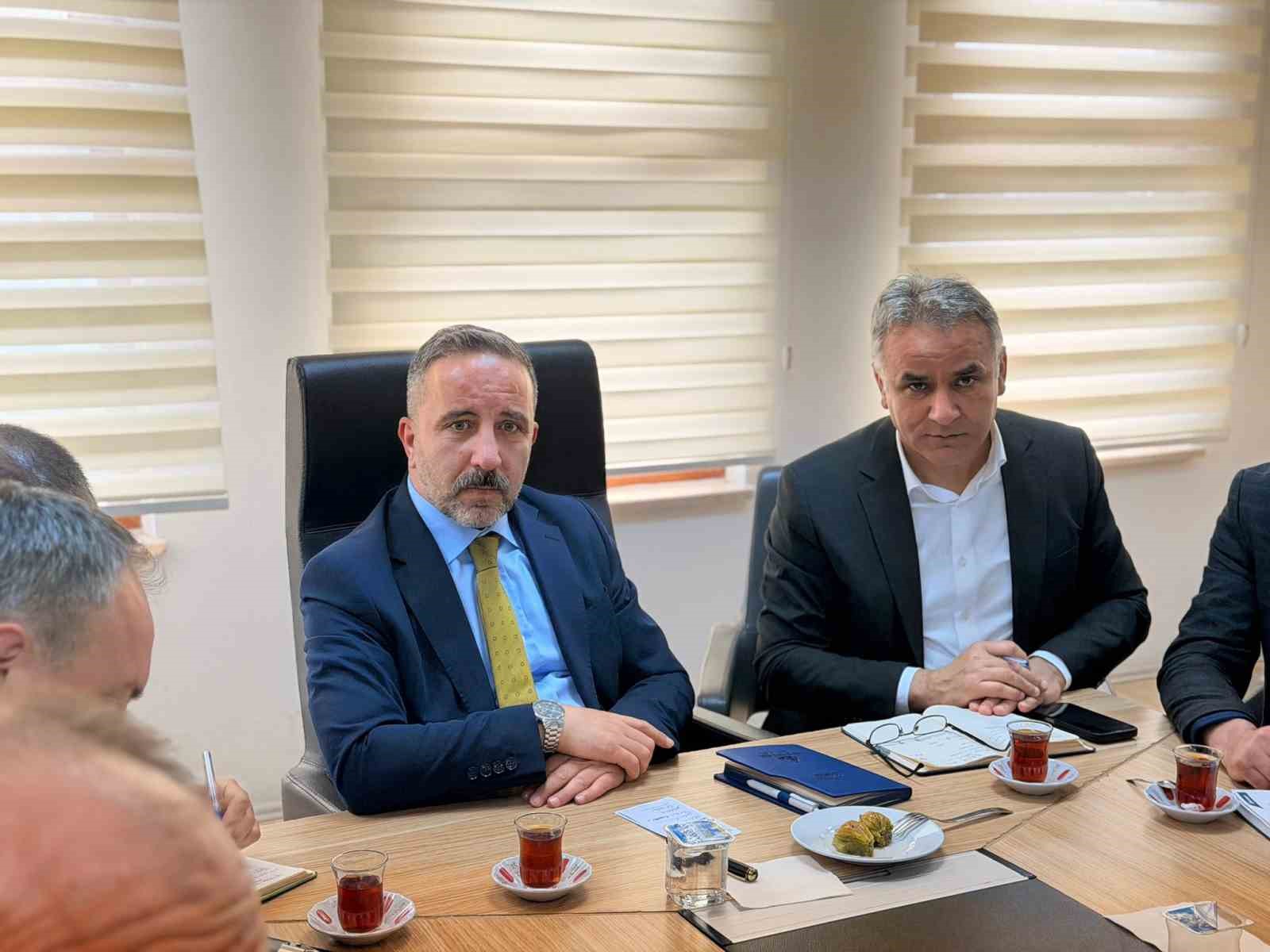 Başkan Albayrak: "Perşembe’de alt ve üstyapı çalışmalarımız hız kesmiyor"
