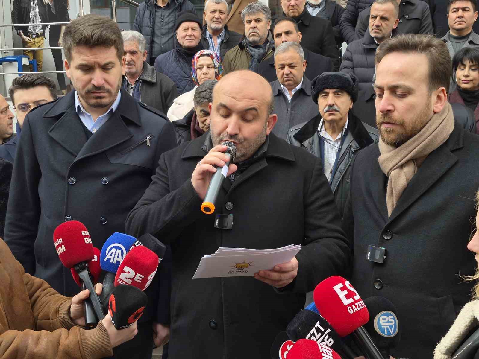 Başkan Albayrak: "Şehirde sel varken, vatandaş evinde elini yıkayacak su bulamadı"
Başkan Albayrak: "Şehirde sel varken, vatandaş evinde elini yıkayacak su bulamadı"