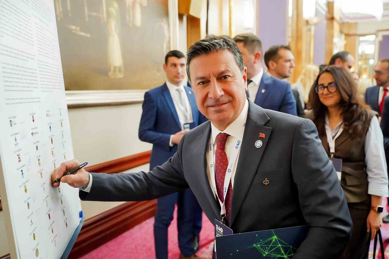 Başkan Aras B40 Zirvesinde kültür, turizm ve yerel demokrasiyi anlattı
