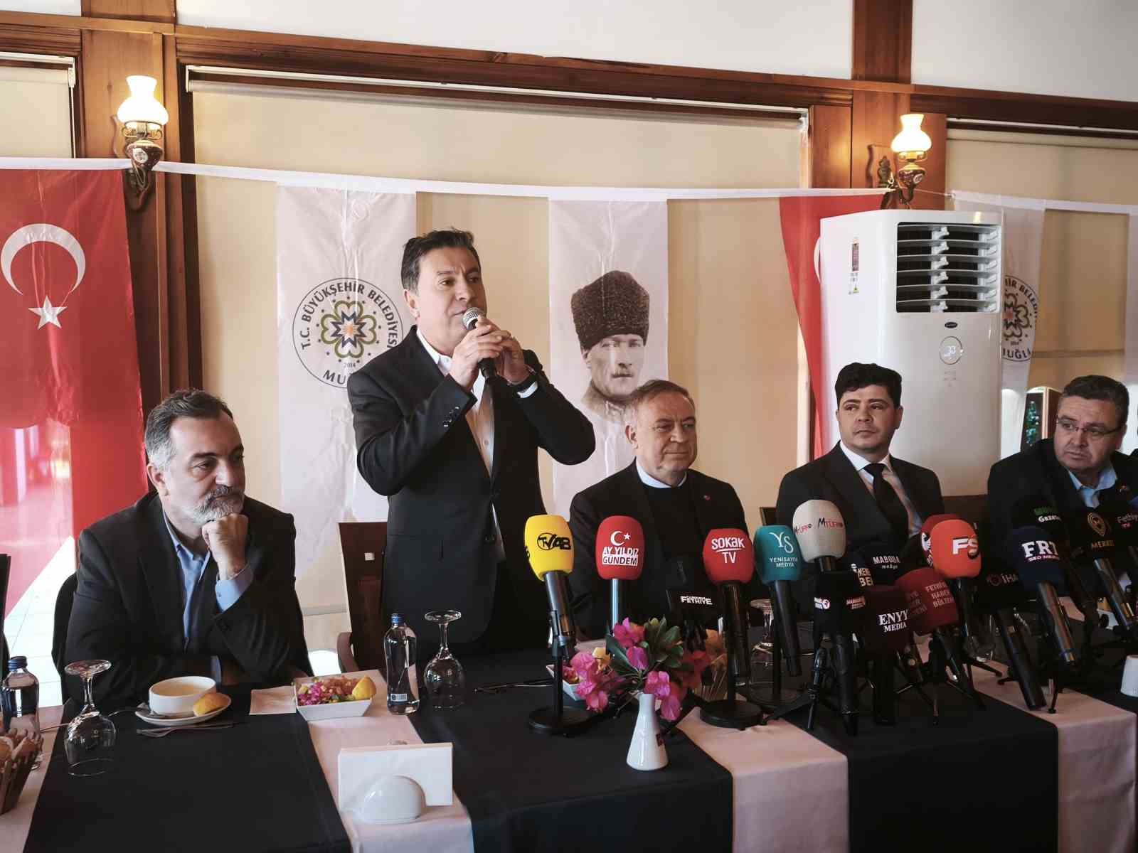 Başkan Aras: "Sizlerin eleştirileri bizim yol göstericimiz"
Başkan Aras: "Sizlerin eleştirileri bizim yol göstericimiz"