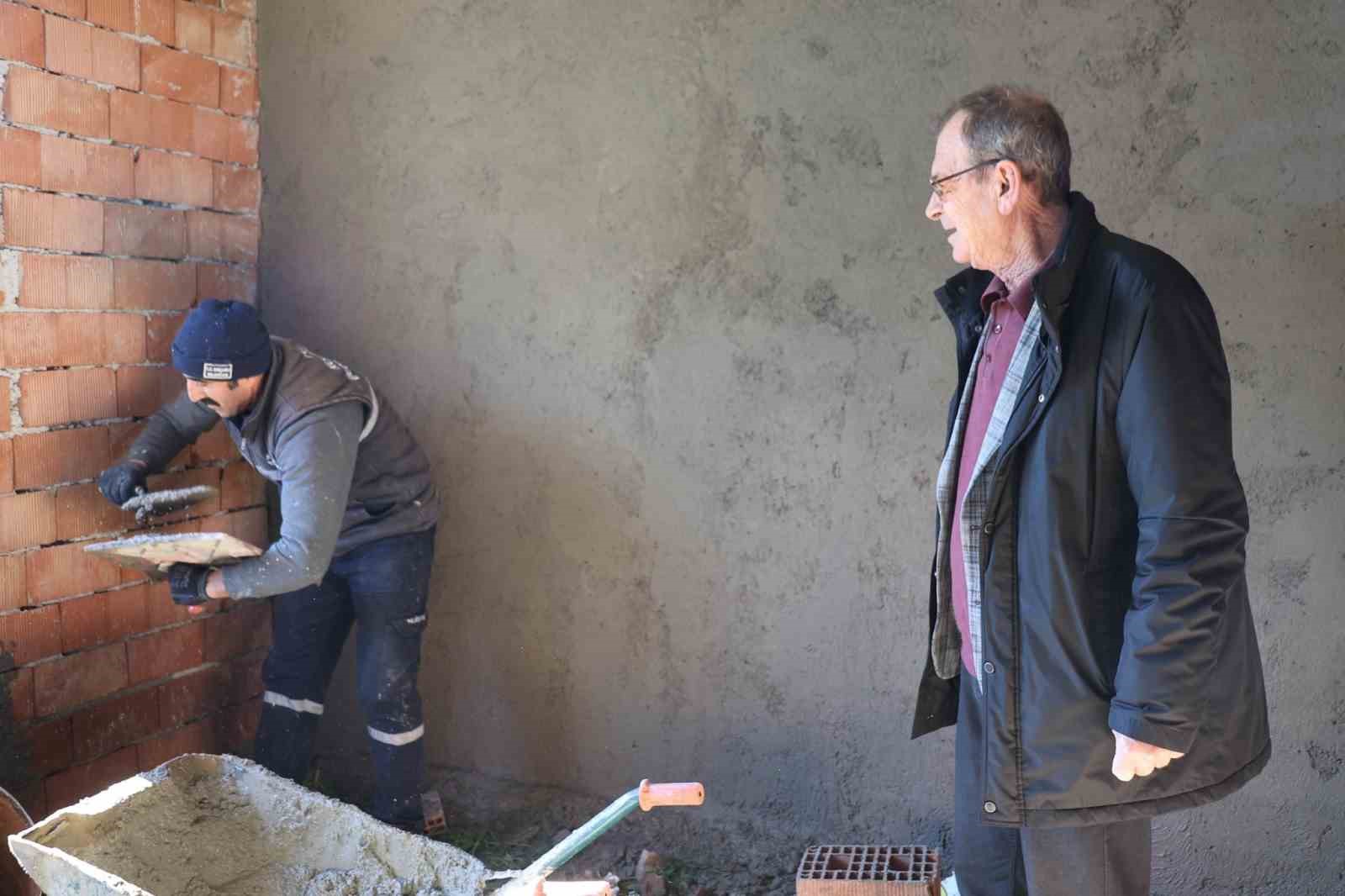 Başkan Arıcı talimat verdi, yangında zarar gören evin tadilatı başladı
