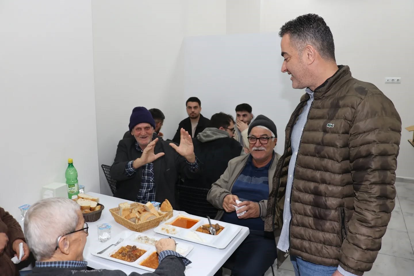 Başkan Arıcı’dan çocuklara iftar sürprizi

