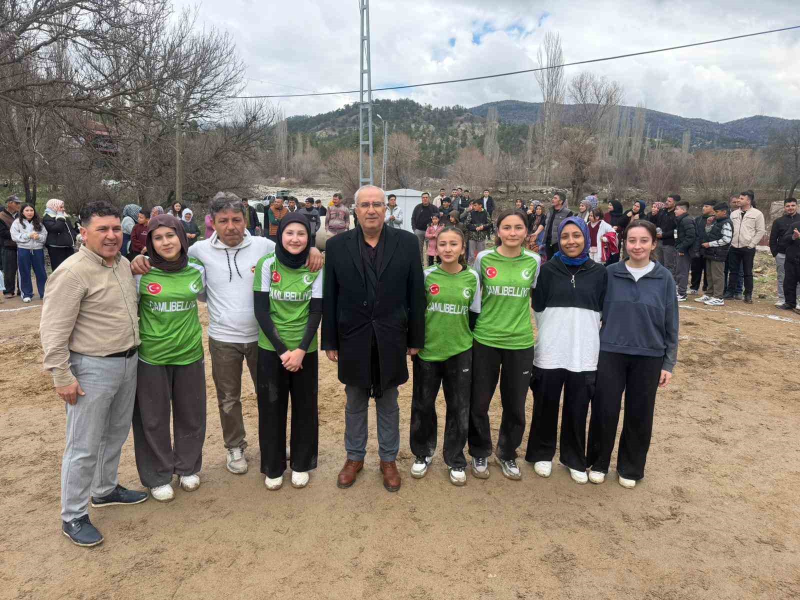 Başkan Arslan, Çamlıbel’de Voleybol Turnuvasına katıldı
