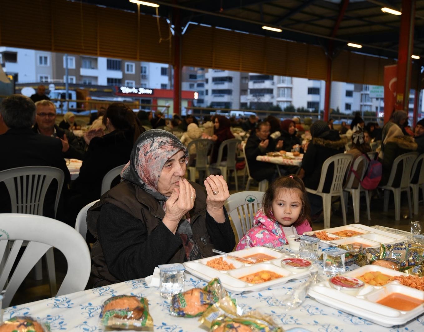 Başkan Aydın, Hamitler’de "Gönül Sofrası"nda vatandaşlarla buluştu
