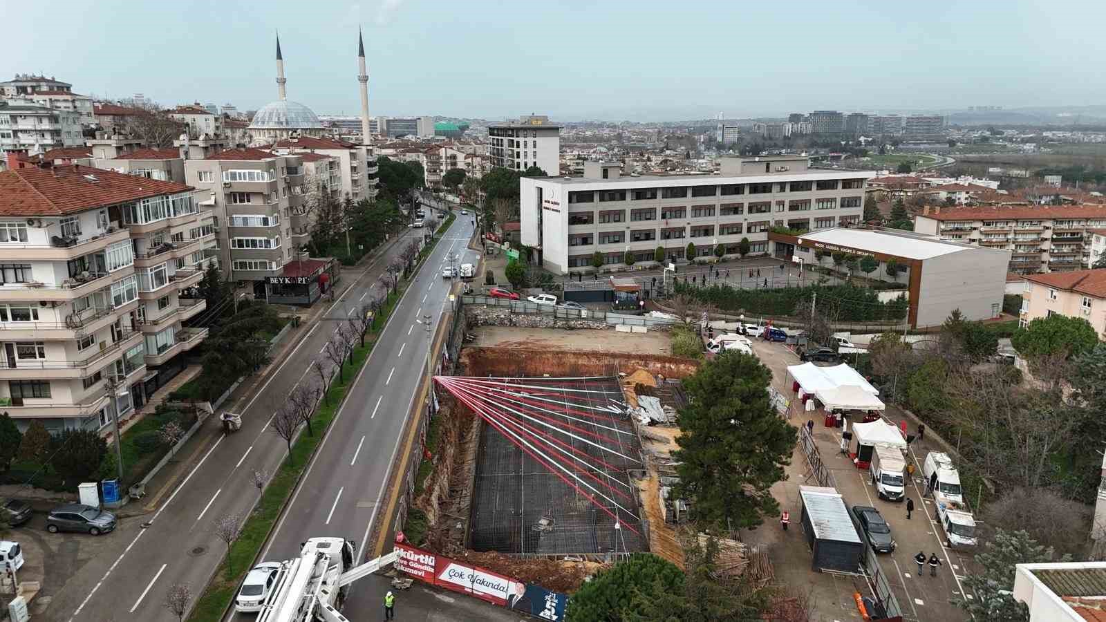 Başkan Aydın’dan Osmangazi’ye çifte hizmet
Başkan Aydın’dan Osmangazi’ye çifte hizmet