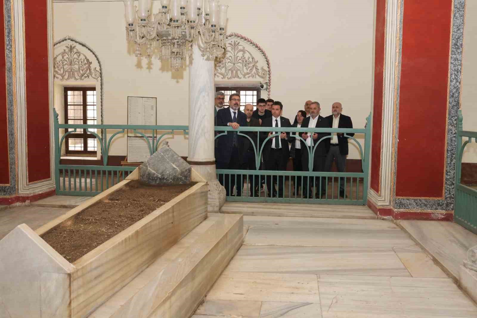 Başkan Aydın’ın cuma durağı Muradiye Mahallesi oldu
