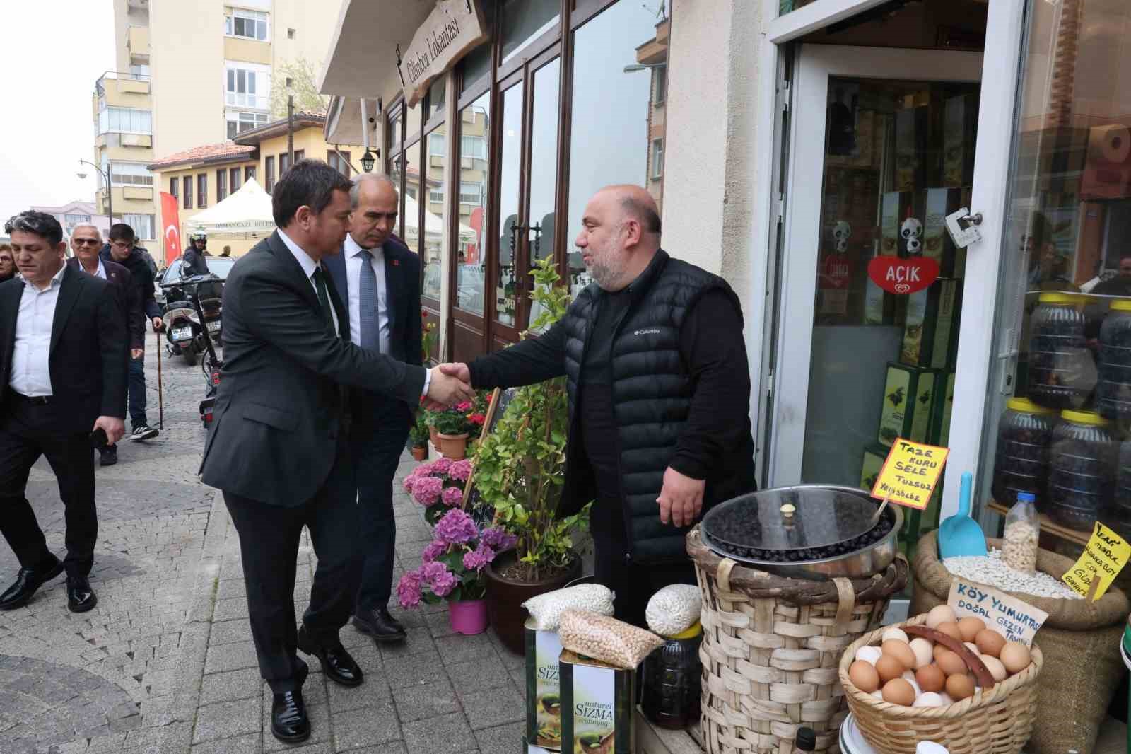 Başkan Aydın’ın cuma durağı Muradiye Mahallesi oldu
