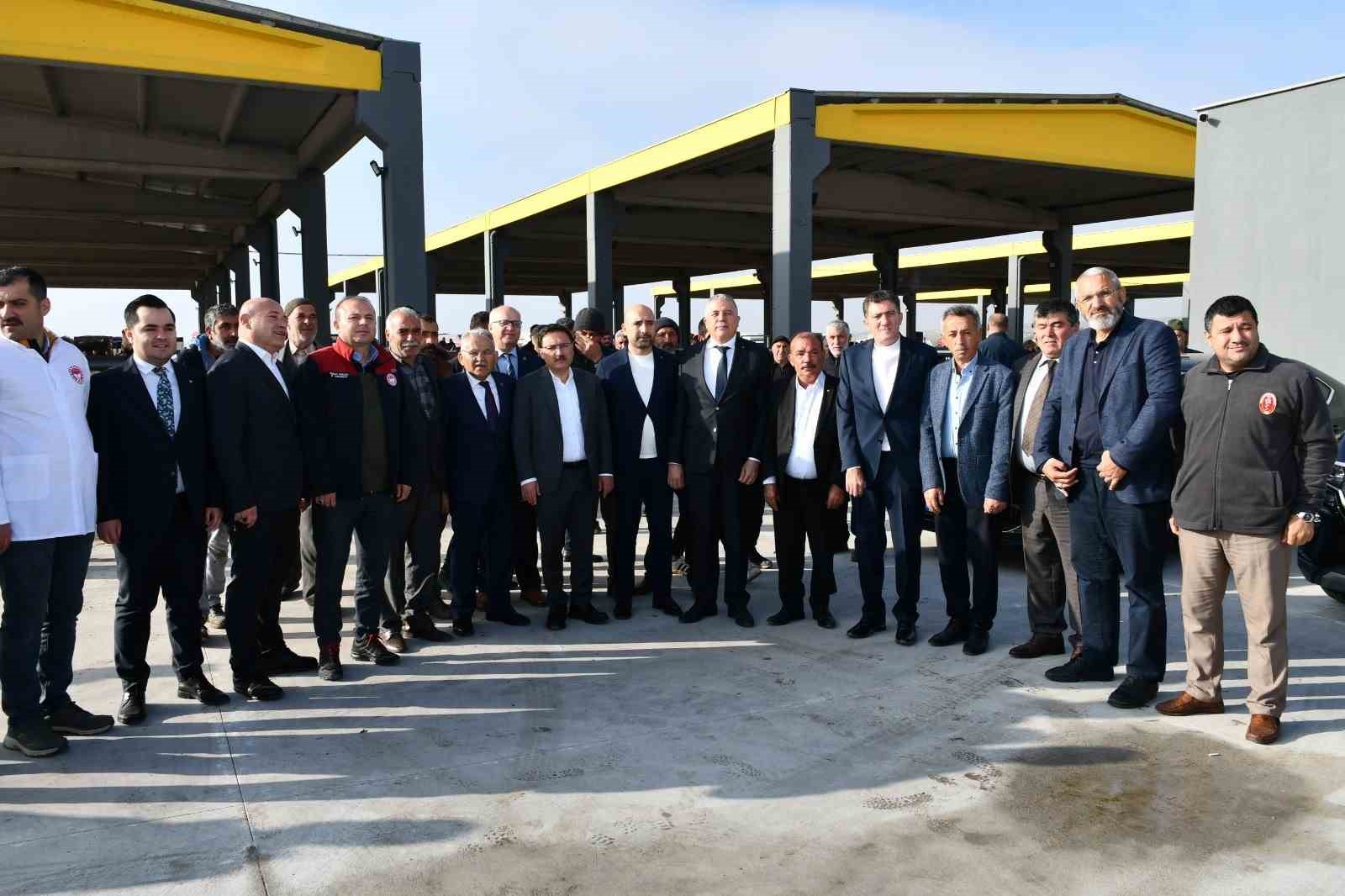 Başkan Bağlamış: "Kayseri’yi hayvancılıkta merkez haline getirmek için çalışıyoruz"
Başkan Bağlamış: "Kayseri’yi hayvancılıkta merkez haline getirmek için çalışıyoruz"