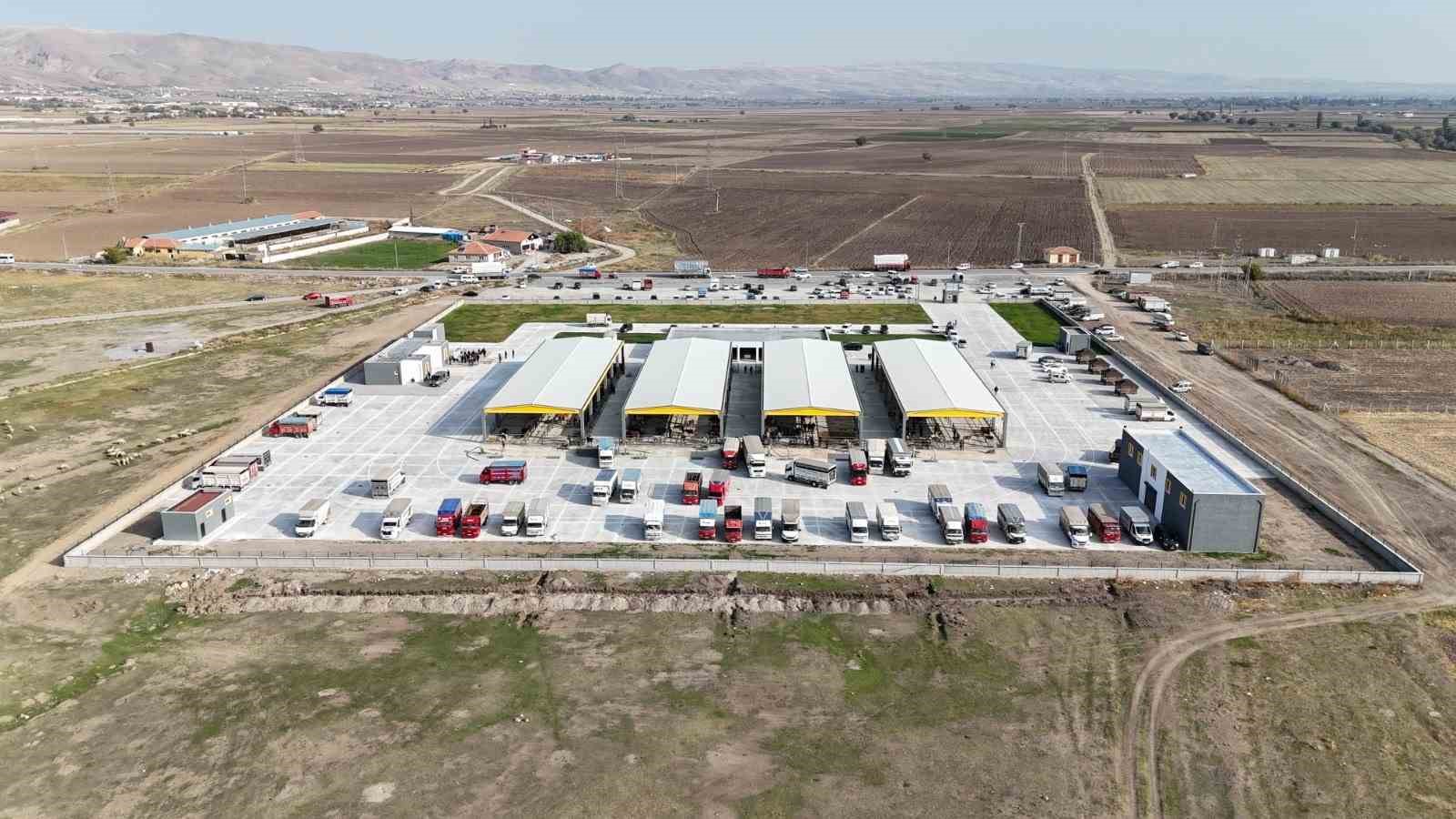 Başkan Bağlamış: "Kayseri’yi hayvancılıkta merkez haline getirmek için çalışıyoruz"
Başkan Bağlamış: "Kayseri’yi hayvancılıkta merkez haline getirmek için çalışıyoruz"