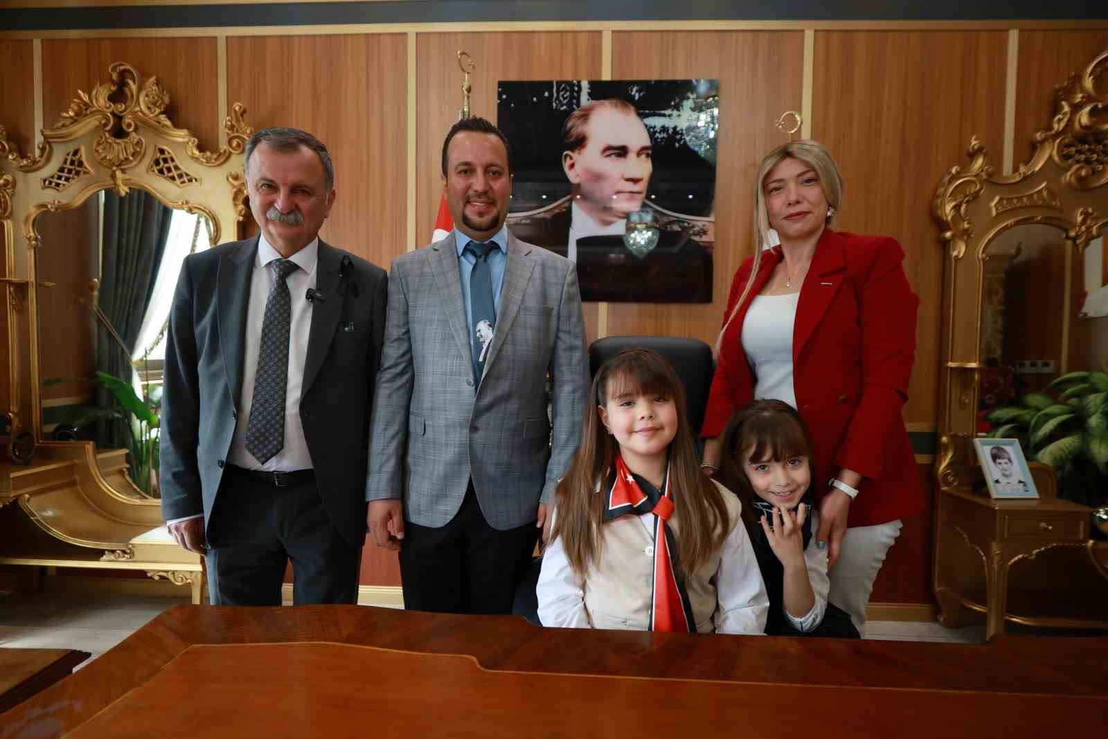 Başkan Balaban 23 Nisan’da koltuğunu çocuklara devretti
