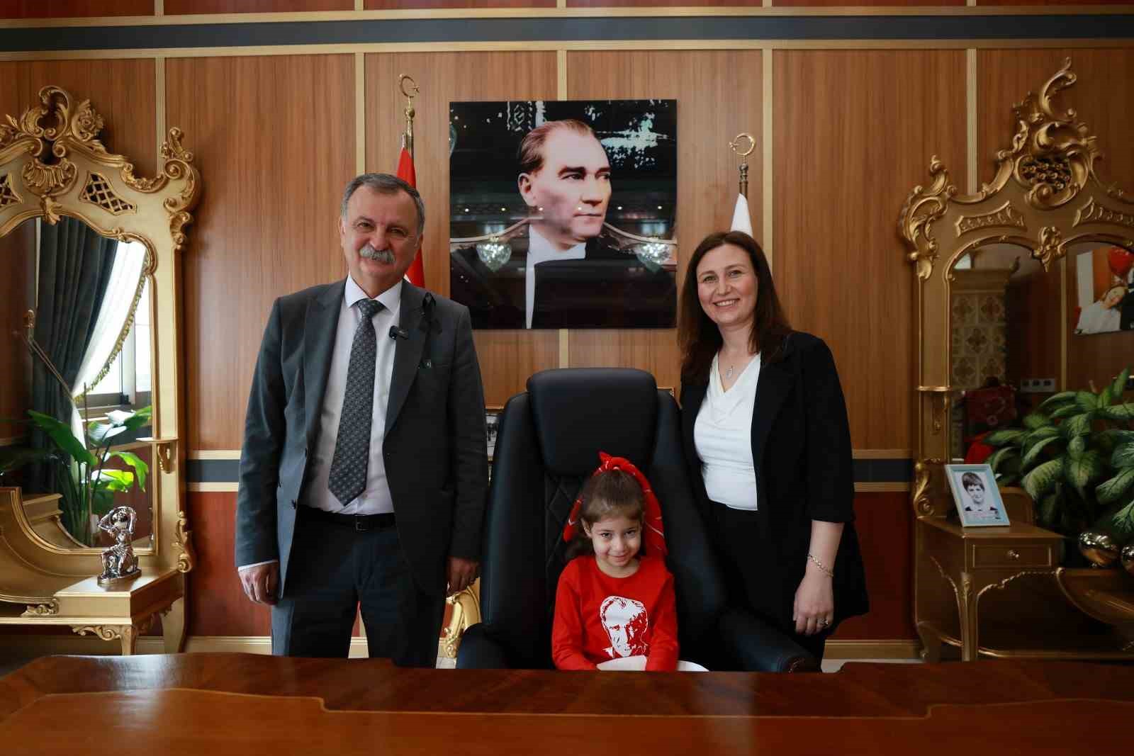 Başkan Balaban 23 Nisan’da koltuğunu çocuklara devretti
