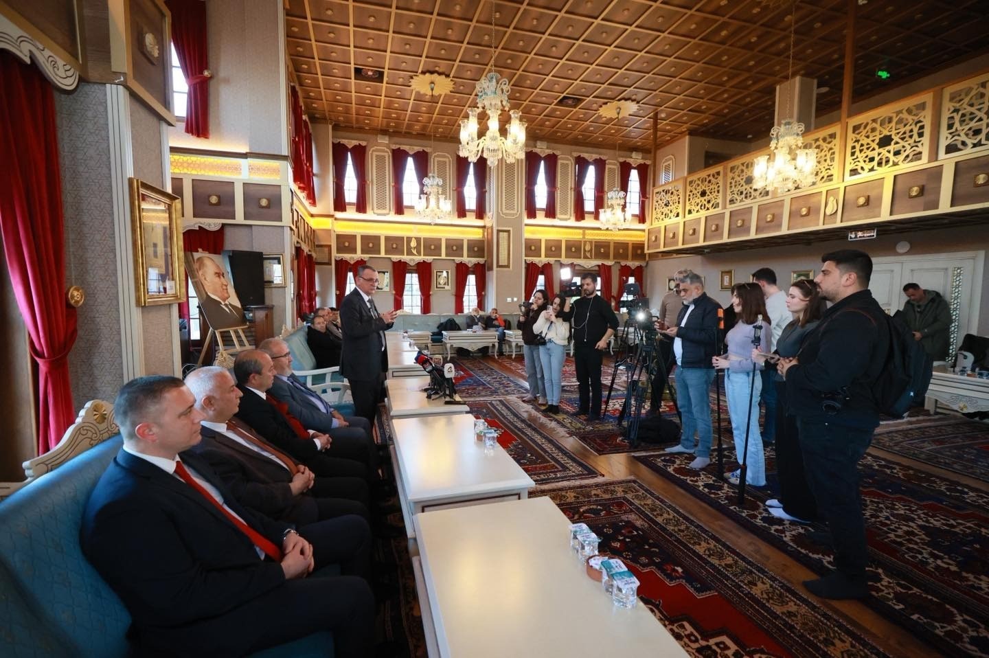 Başkan Balaban aylık basın toplantısında çalışmalarını anlattı
Başkan Balaban aylık basın toplantısında çalışmalarını anlattı