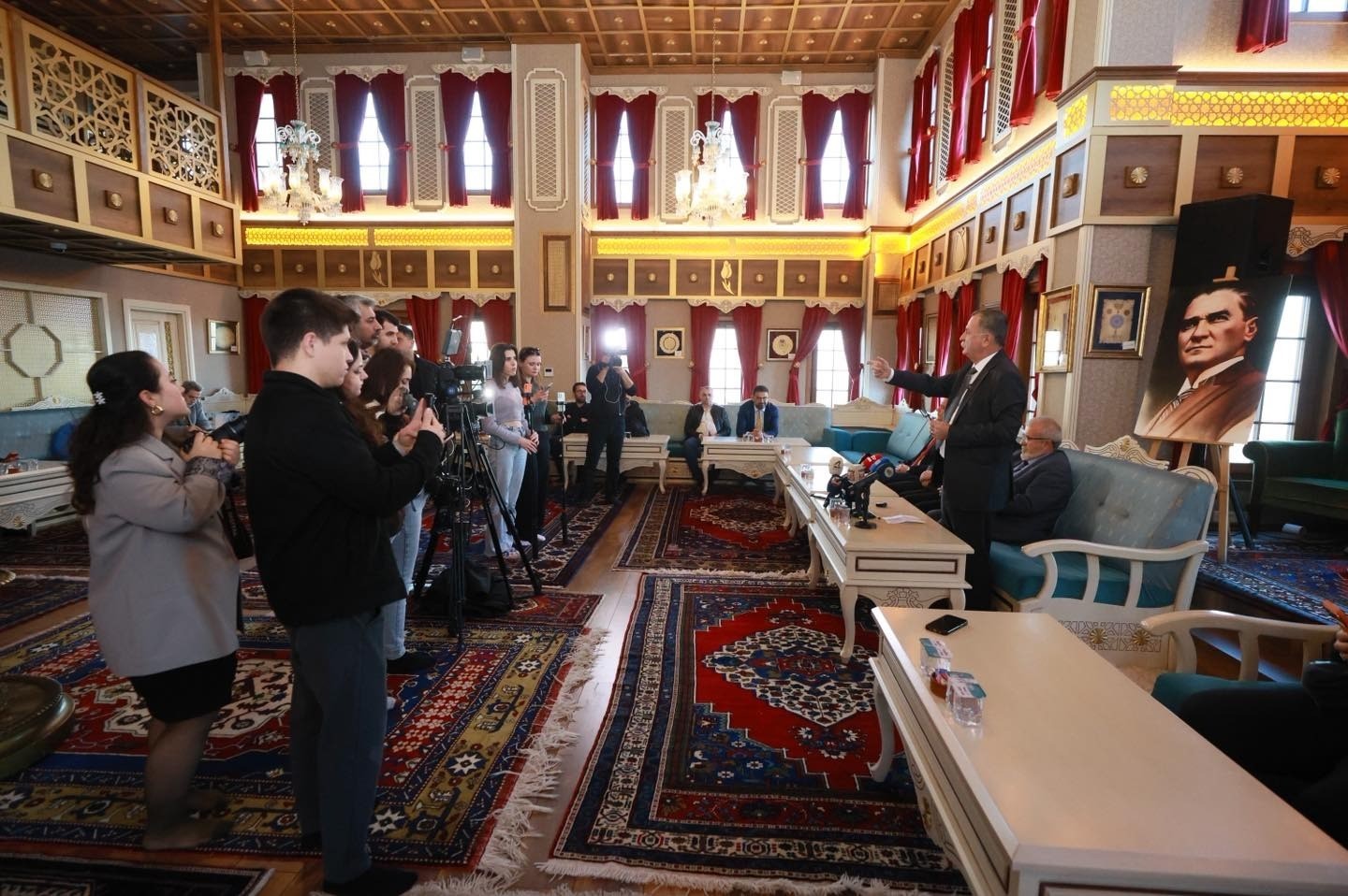 Başkan Balaban aylık basın toplantısında çalışmalarını anlattı
Başkan Balaban aylık basın toplantısında çalışmalarını anlattı