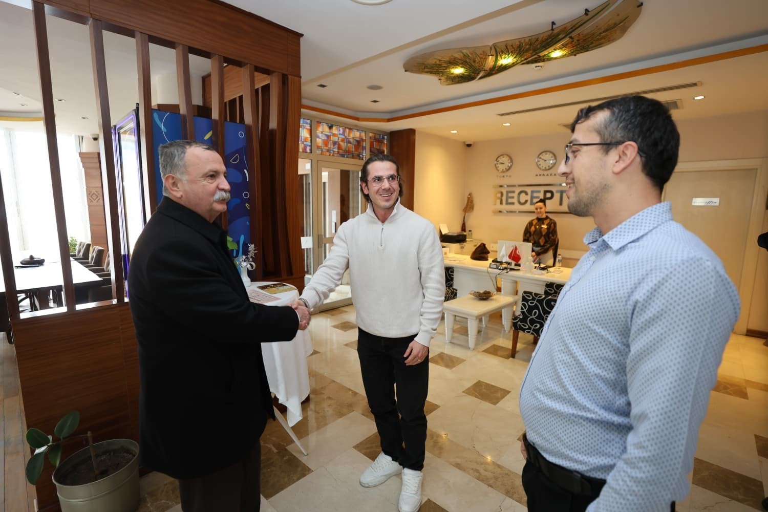 Başkan Balaban esnafı dinlemeye devam ediyor
