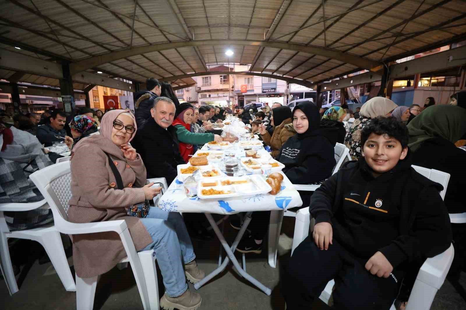 Başkan Balaban Karaköy’de vatandaşlarla iftar yaptı
