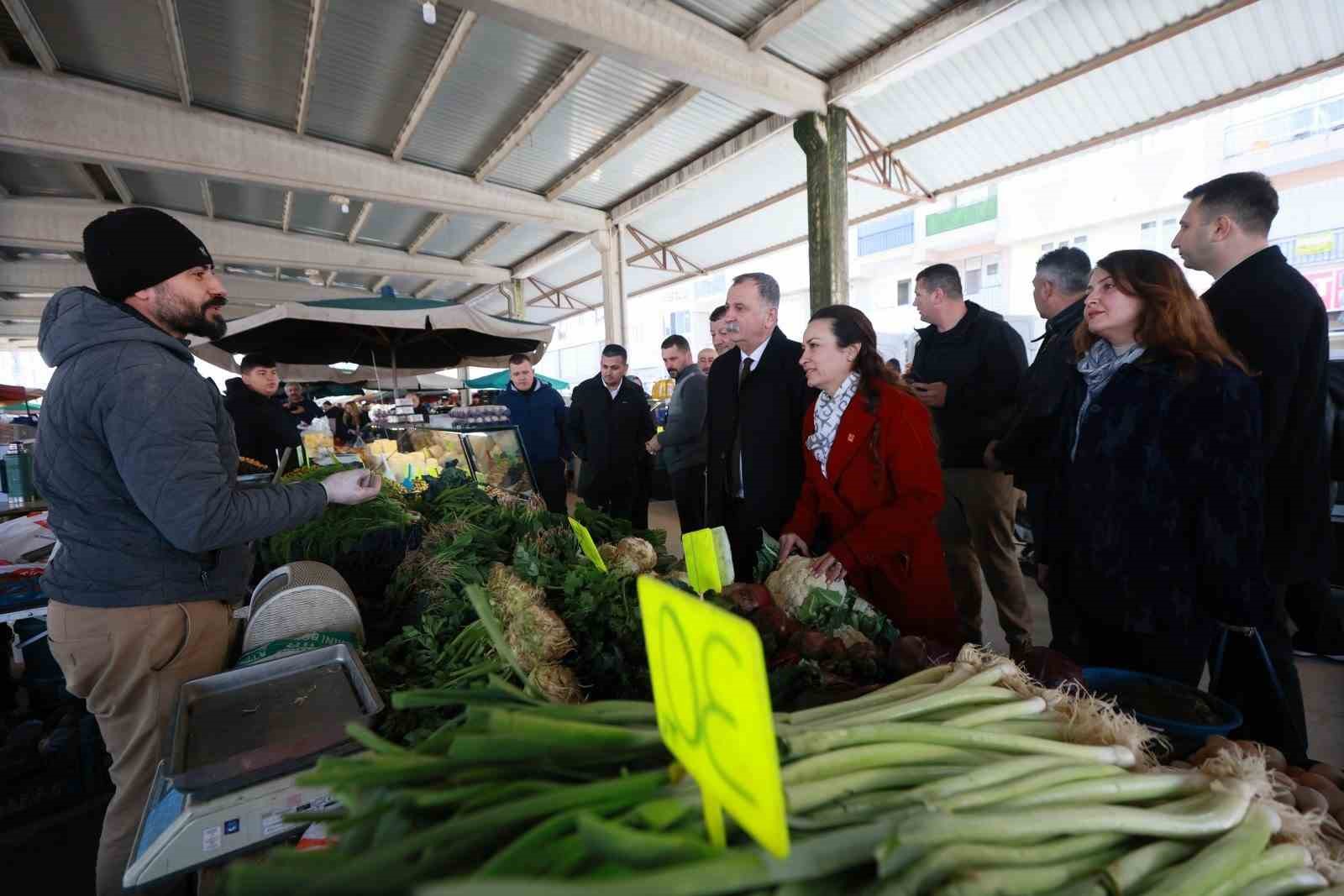 Başkan Balaban vatandaşların istek ve şikayetlerini yerinde dinledi

