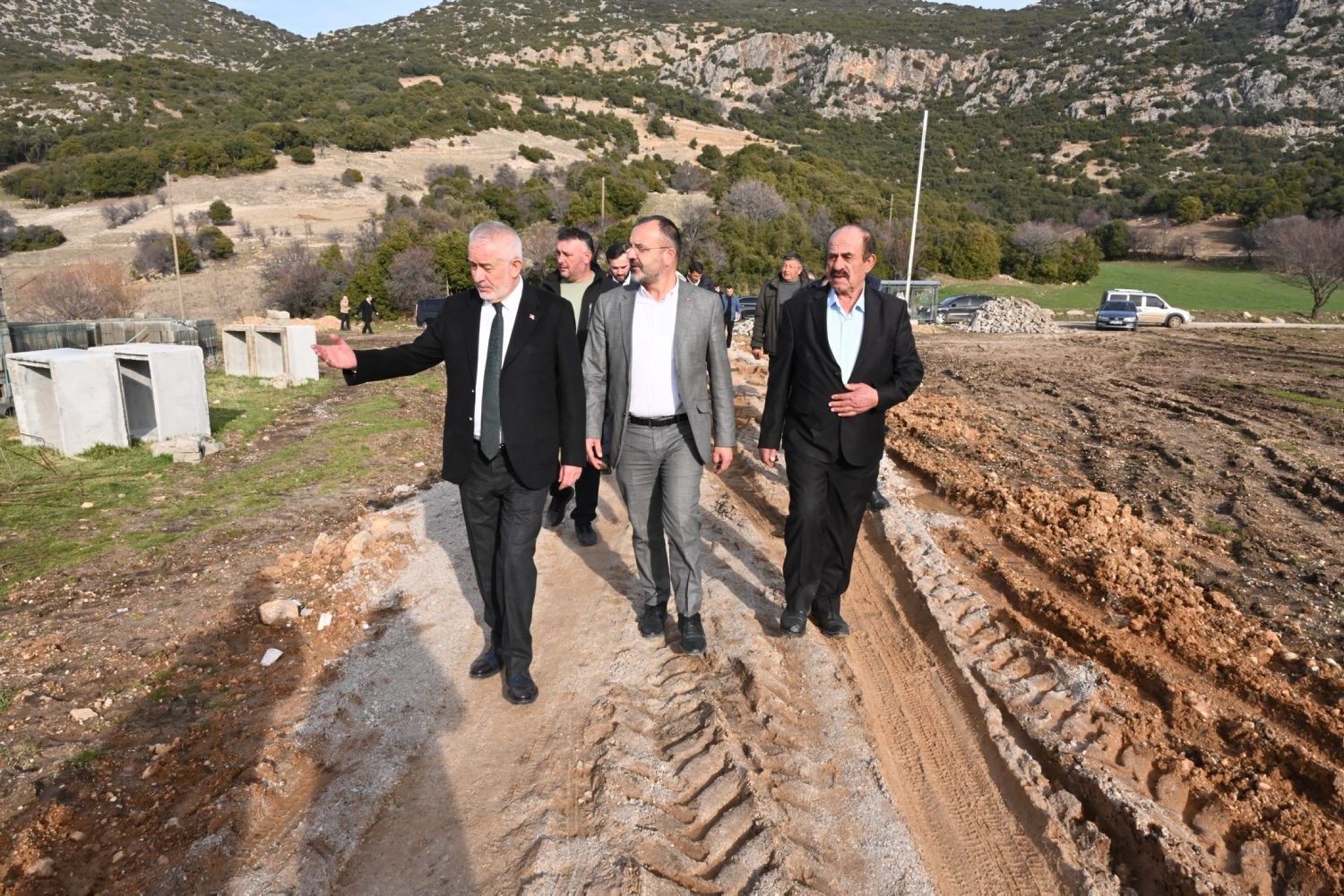 Başkan Başdeğirmen: "Belediye olarak her yerde varız"
Başkan Başdeğirmen: "Belediye olarak her yerde varız"