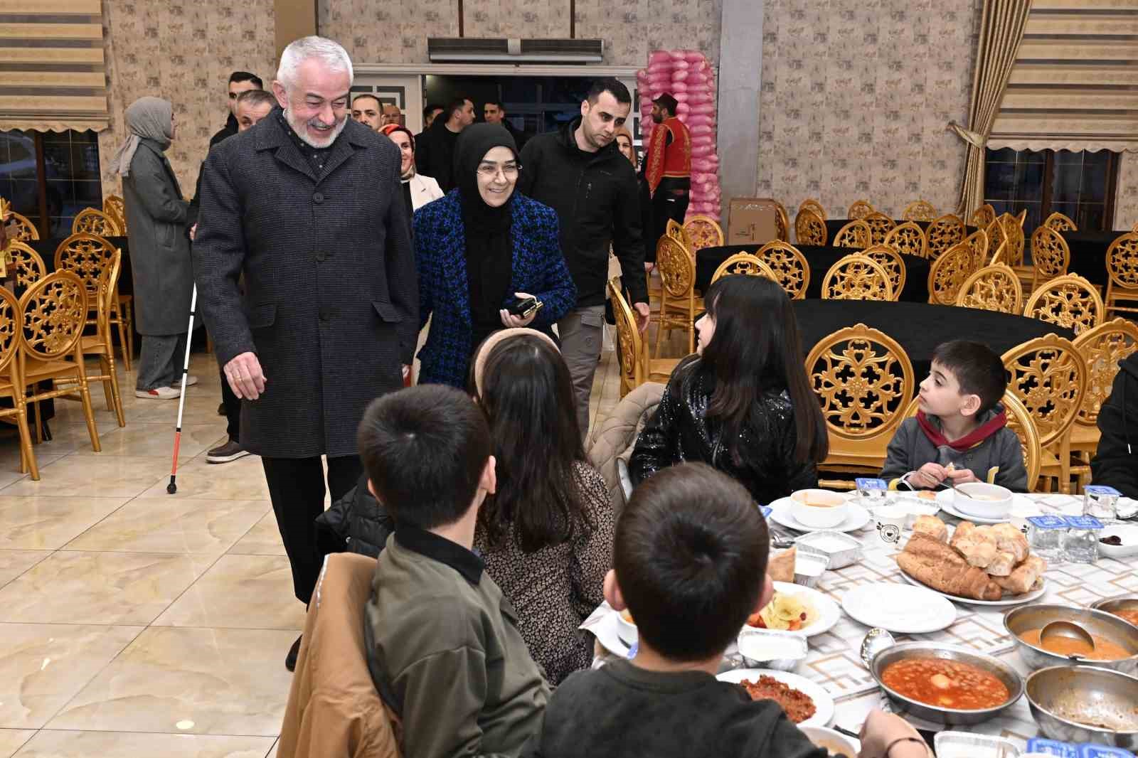 Başkan Başdeğirmen, çocuklarla iftarda buluştu
Başkan Başdeğirmen, çocuklarla iftarda buluştu