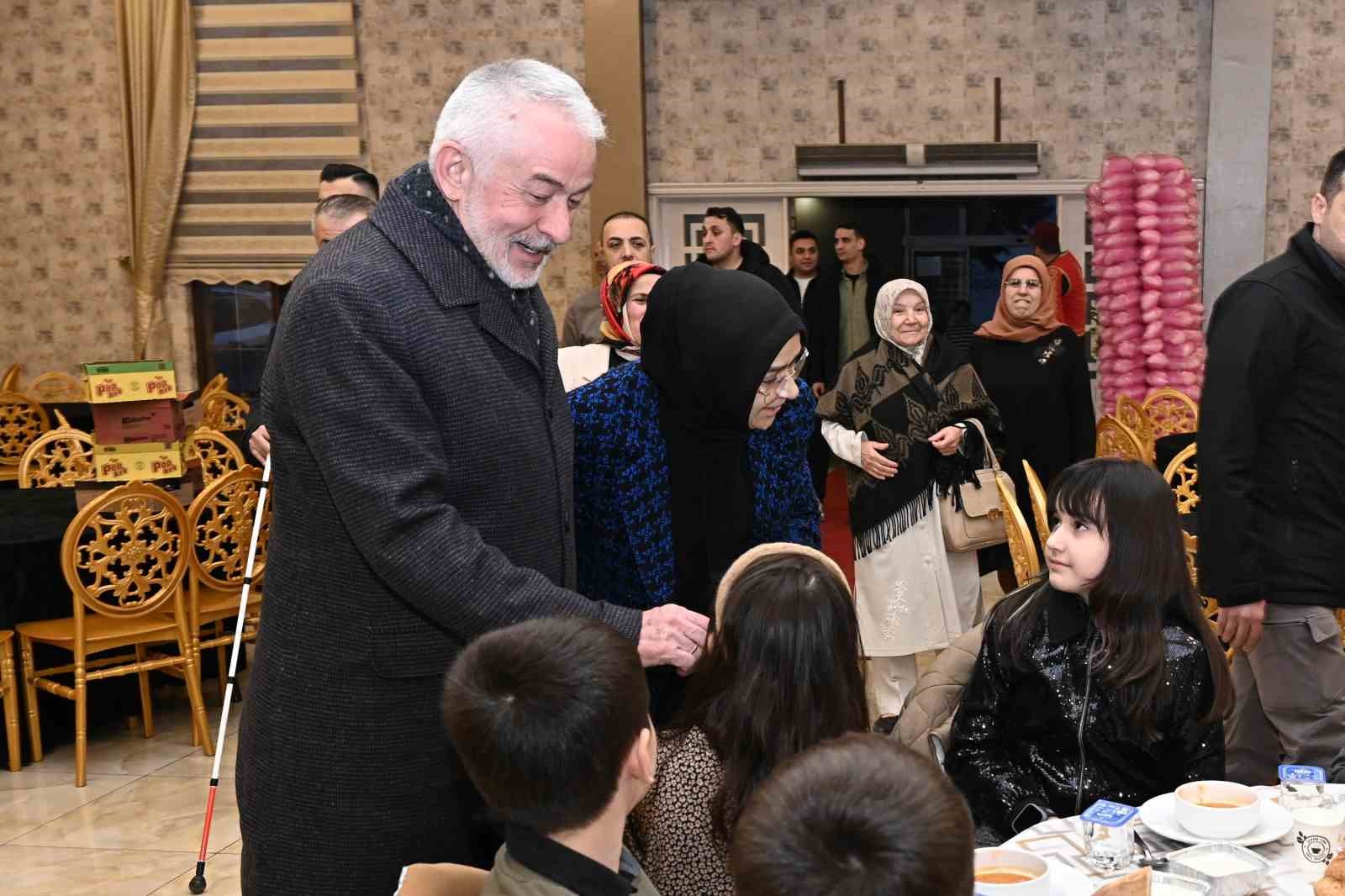 Başkan Başdeğirmen, çocuklarla iftarda buluştu
Başkan Başdeğirmen, çocuklarla iftarda buluştu