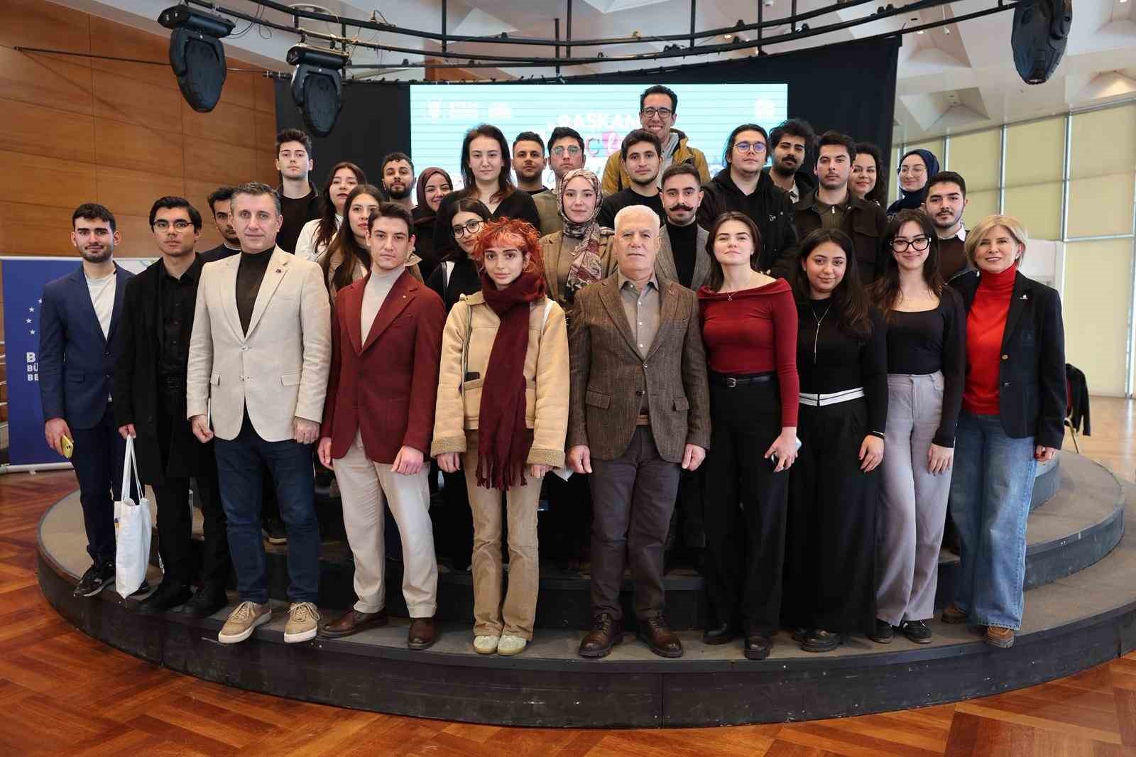 Başkan Bozbey, gençlerle geleceği konuştu
Başkan Bozbey, gençlerle geleceği konuştu