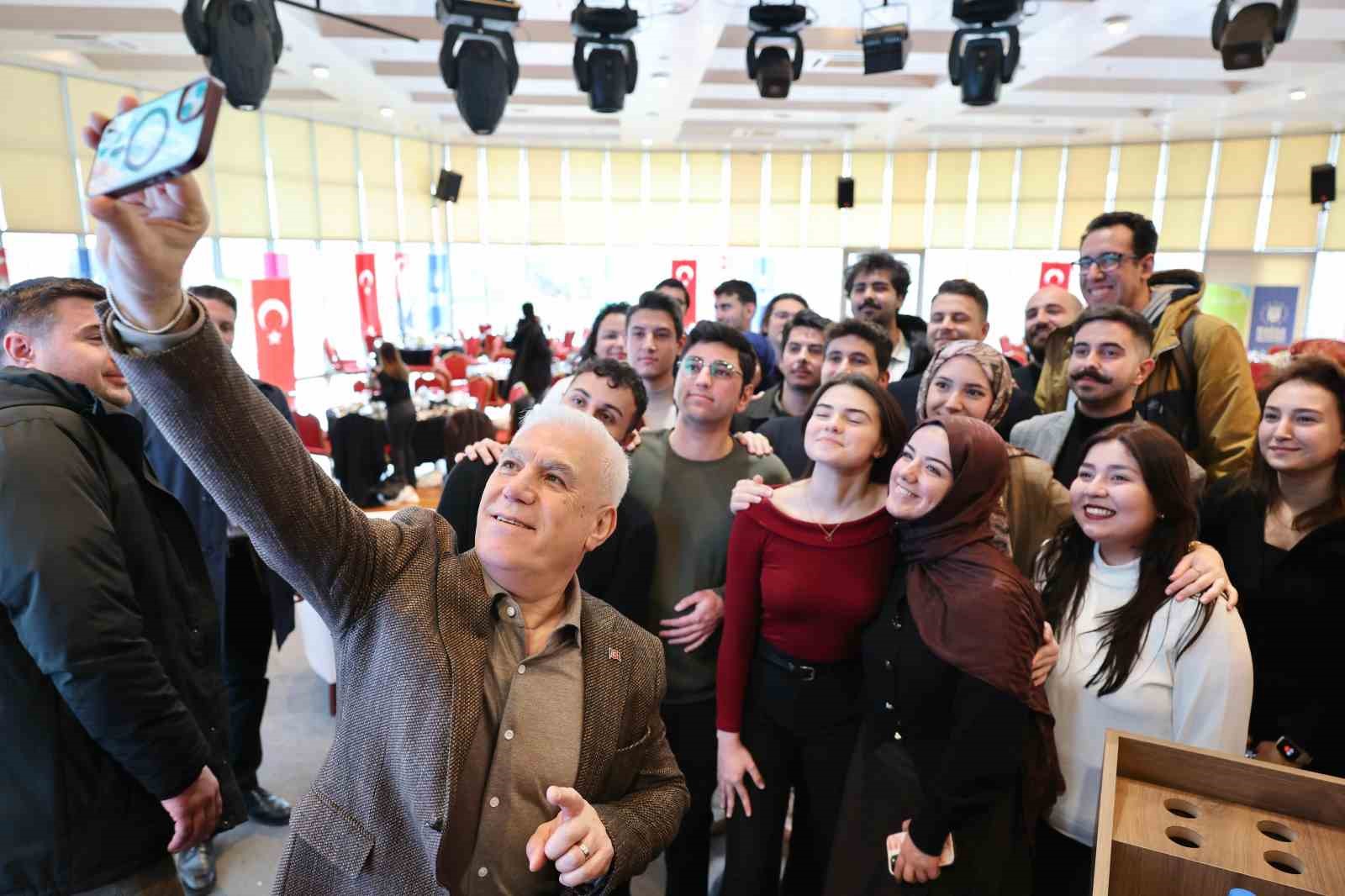 Başkan Bozbey, gençlerle geleceği konuştu
Başkan Bozbey, gençlerle geleceği konuştu