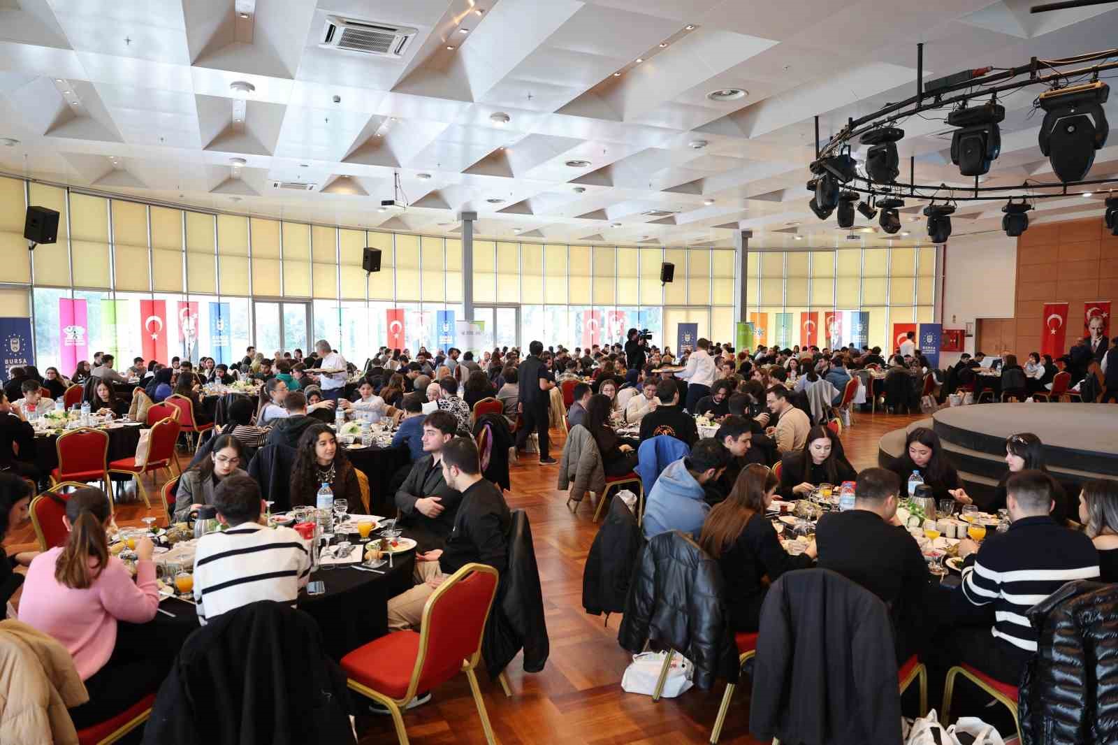 Başkan Bozbey, gençlerle geleceği konuştu
Başkan Bozbey, gençlerle geleceği konuştu