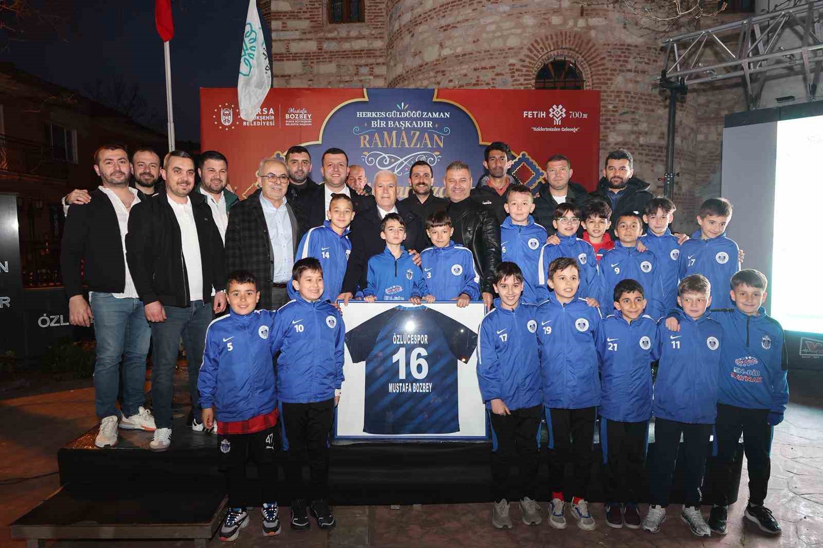 Başkan Bozbey kendi mahallesinde komşularıyla iftar yaptı
