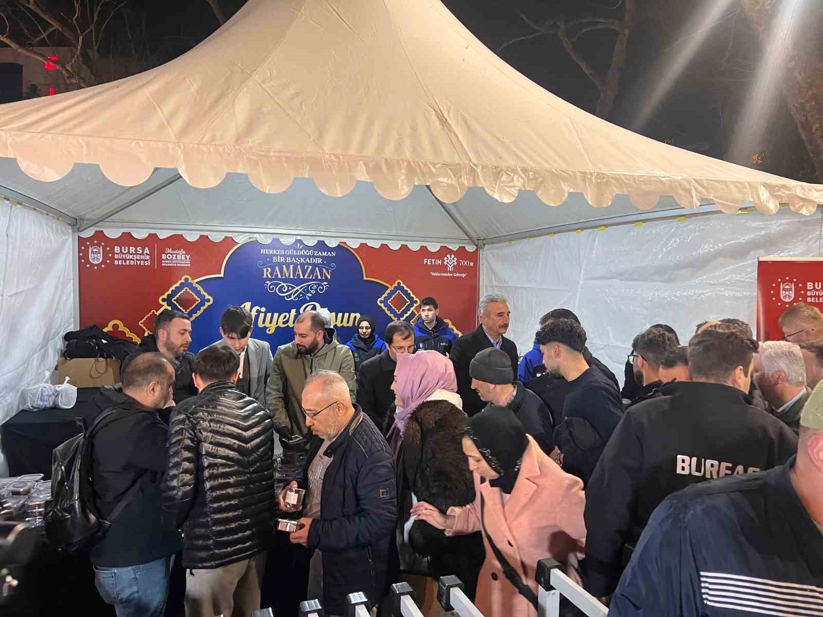 Başkan Bozbey kendi mahallesinde komşularıyla iftar yaptı
