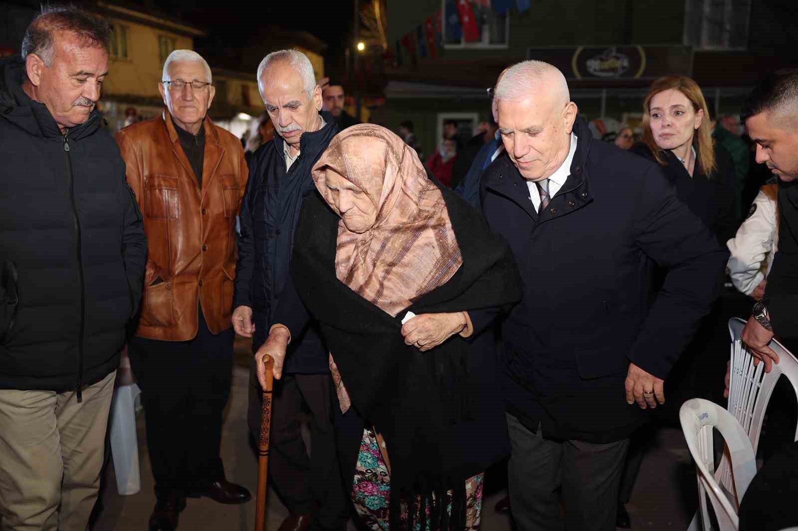 Başkan Bozbey kendi mahallesinde komşularıyla iftar yaptı
