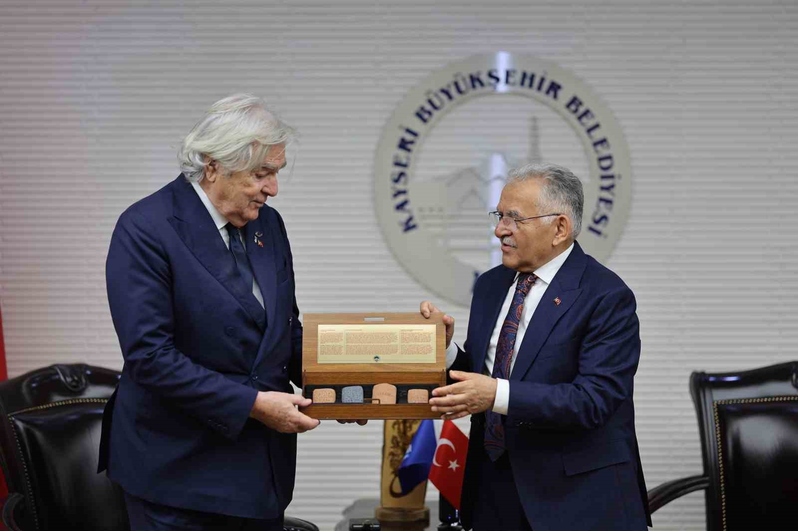 Başkan Büyükkılıç, ACES heyetini ağırladı
