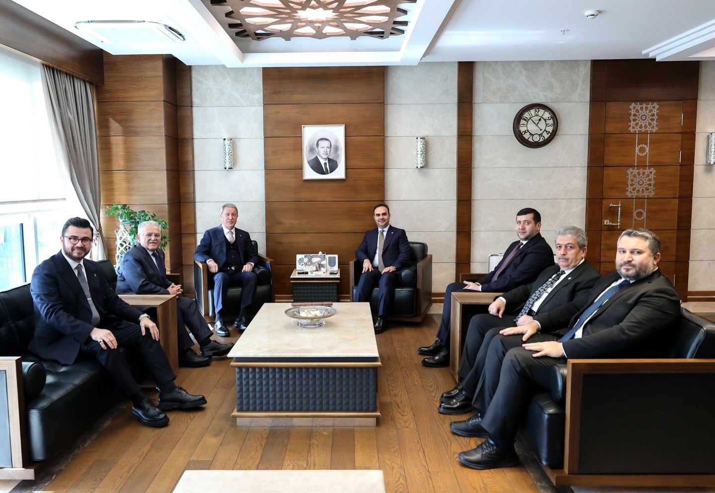 Başkan Büyükkılıç, Bakan Kacır ile görüştü
