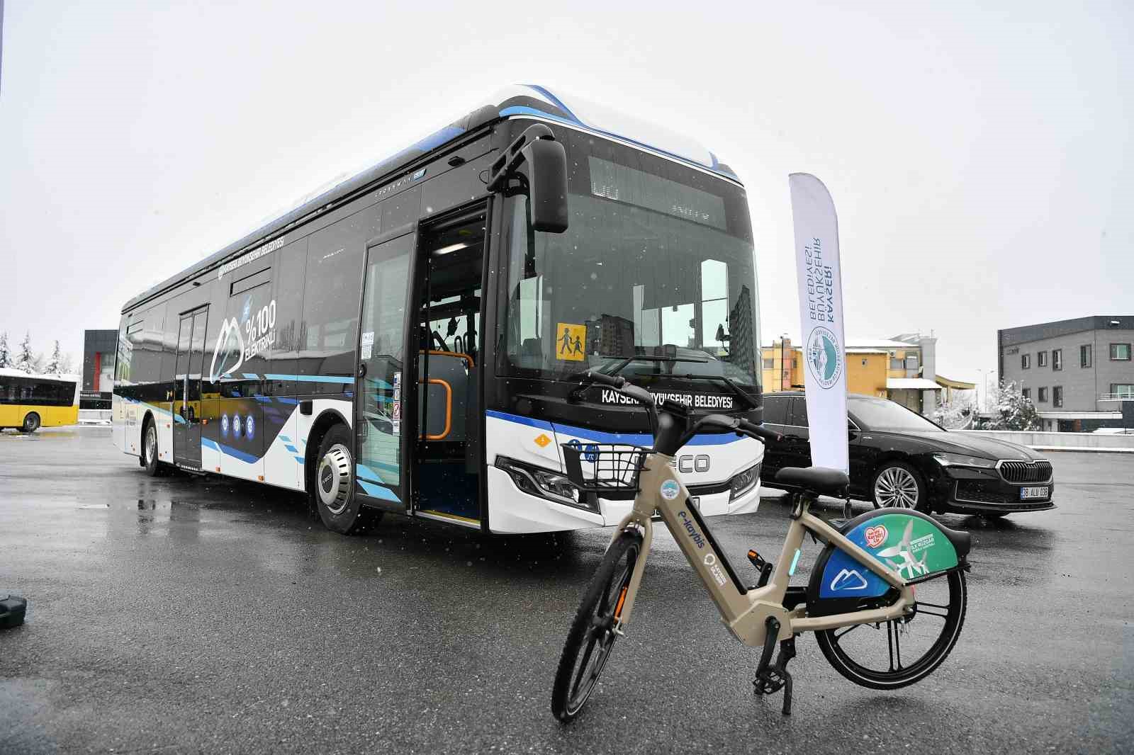 Başkan Büyükkılıç, çevreci ve yenilenebilir elektrikli otobüs ile bisikletleri inceledi
Başkan Büyükkılıç, çevreci ve yenilenebilir elektrikli otobüs ile bisikletleri inceledi