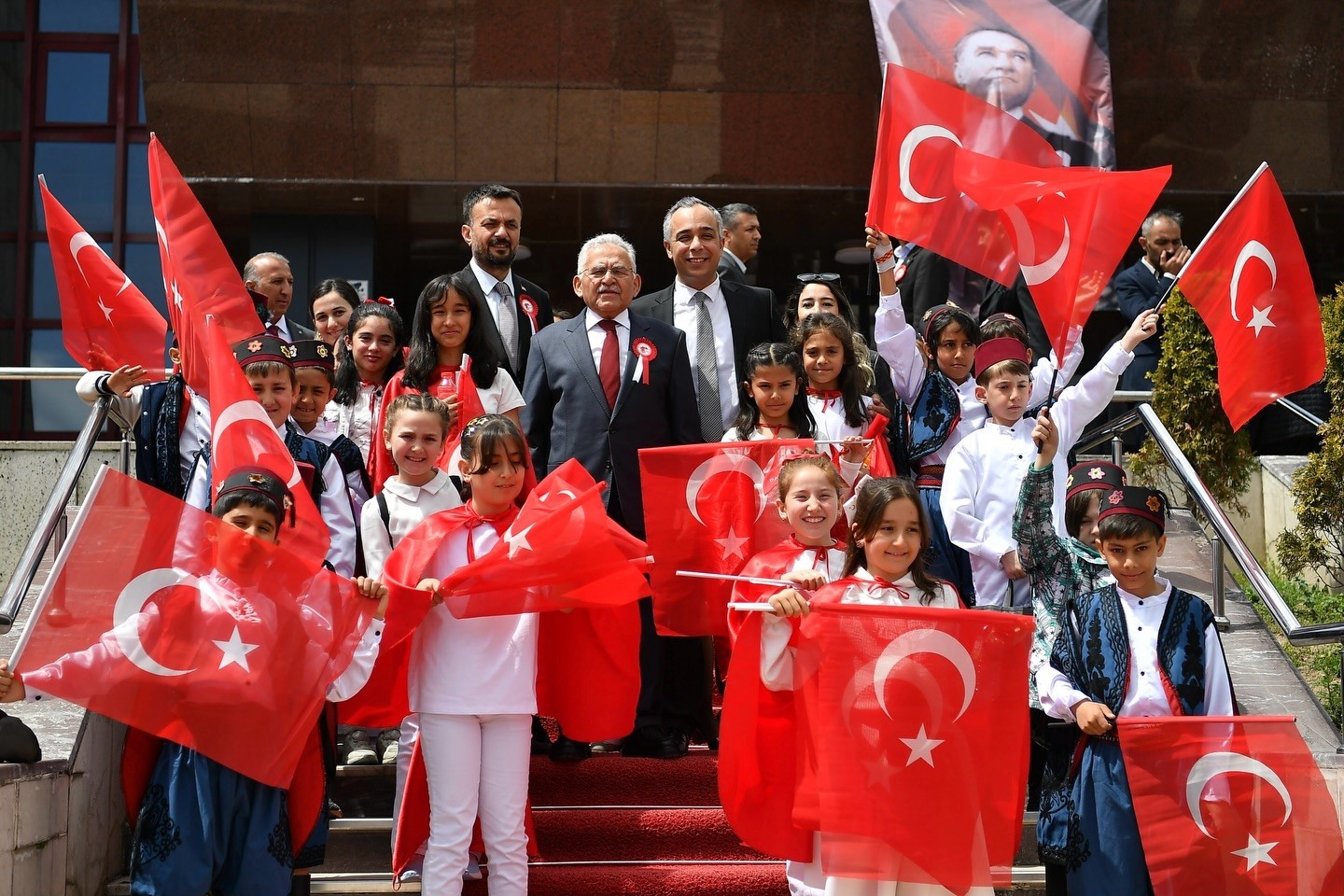 Başkan Büyükkılıç, çocukların bayram sevincine ortak oldu
