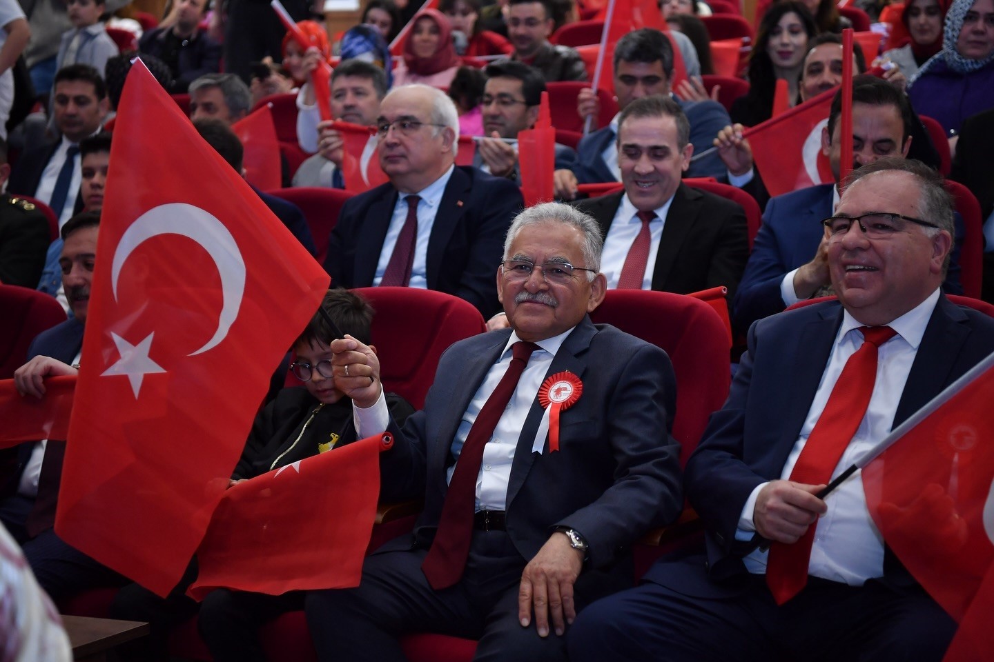 Başkan Büyükkılıç, çocukların bayram sevincine ortak oldu
