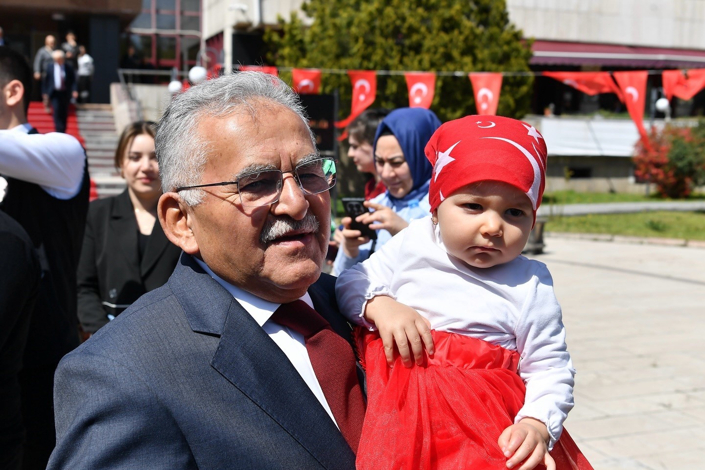 Başkan Büyükkılıç, çocukların bayram sevincine ortak oldu
