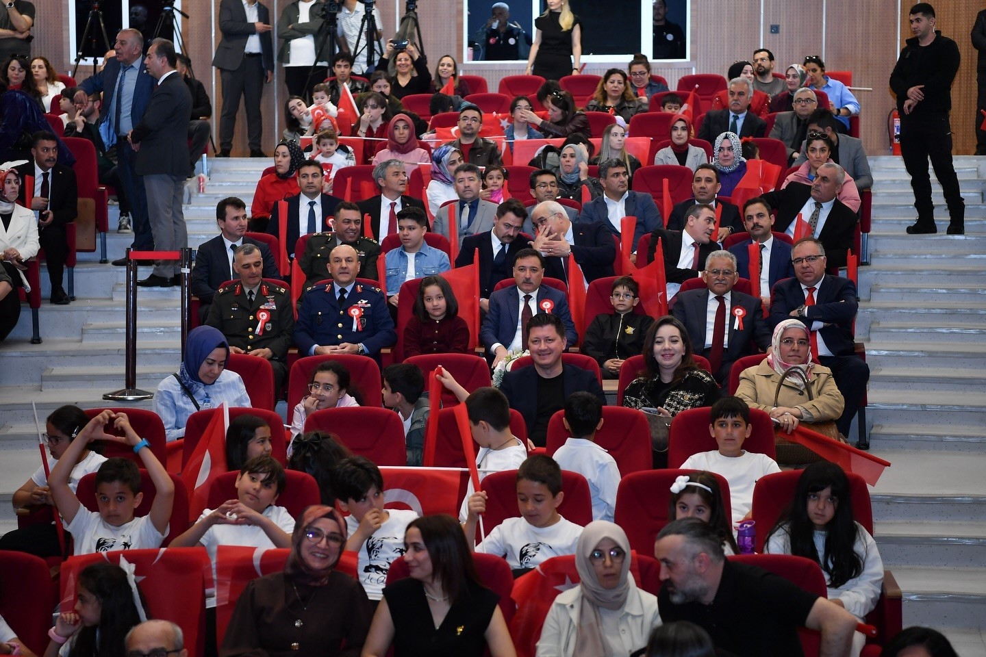 Başkan Büyükkılıç, çocukların bayram sevincine ortak oldu
