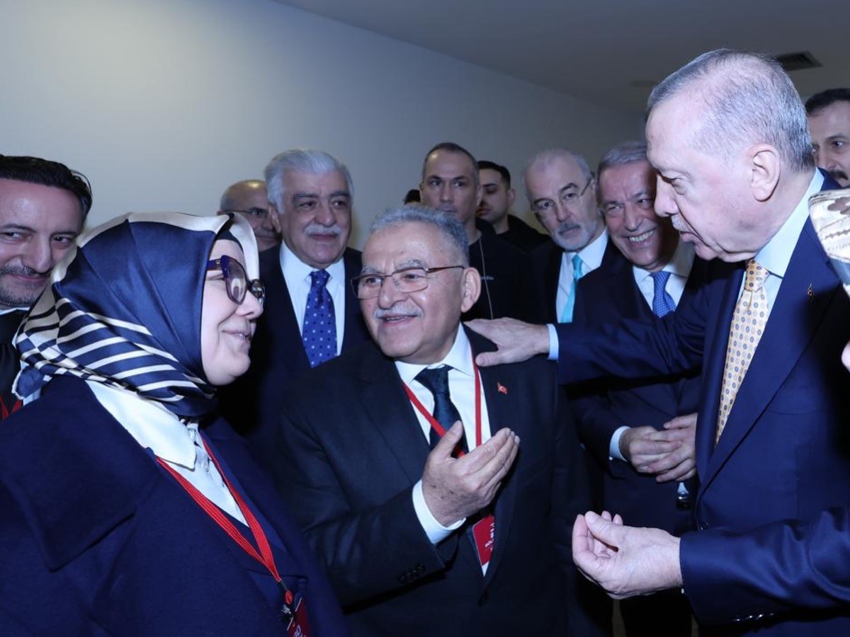 Başkan Büyükkılıç, Cumhurbaşkanı Erdoğan ile 30 Bin km Bölünmüş Yol Töreni’nde görüştü
Başkan Büyükkılıç, Cumhurbaşkanı Erdoğan ile 30 Bin km Bölünmüş Yol Töreni’nde görüştü