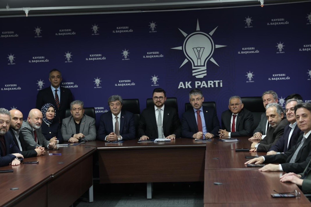 Başkan Büyükkılıç, Cumhurbaşkanı ile bayramlaştı, ’iftara 5 kala’ programına ve huzurevi gönül sofrasına katıldı
