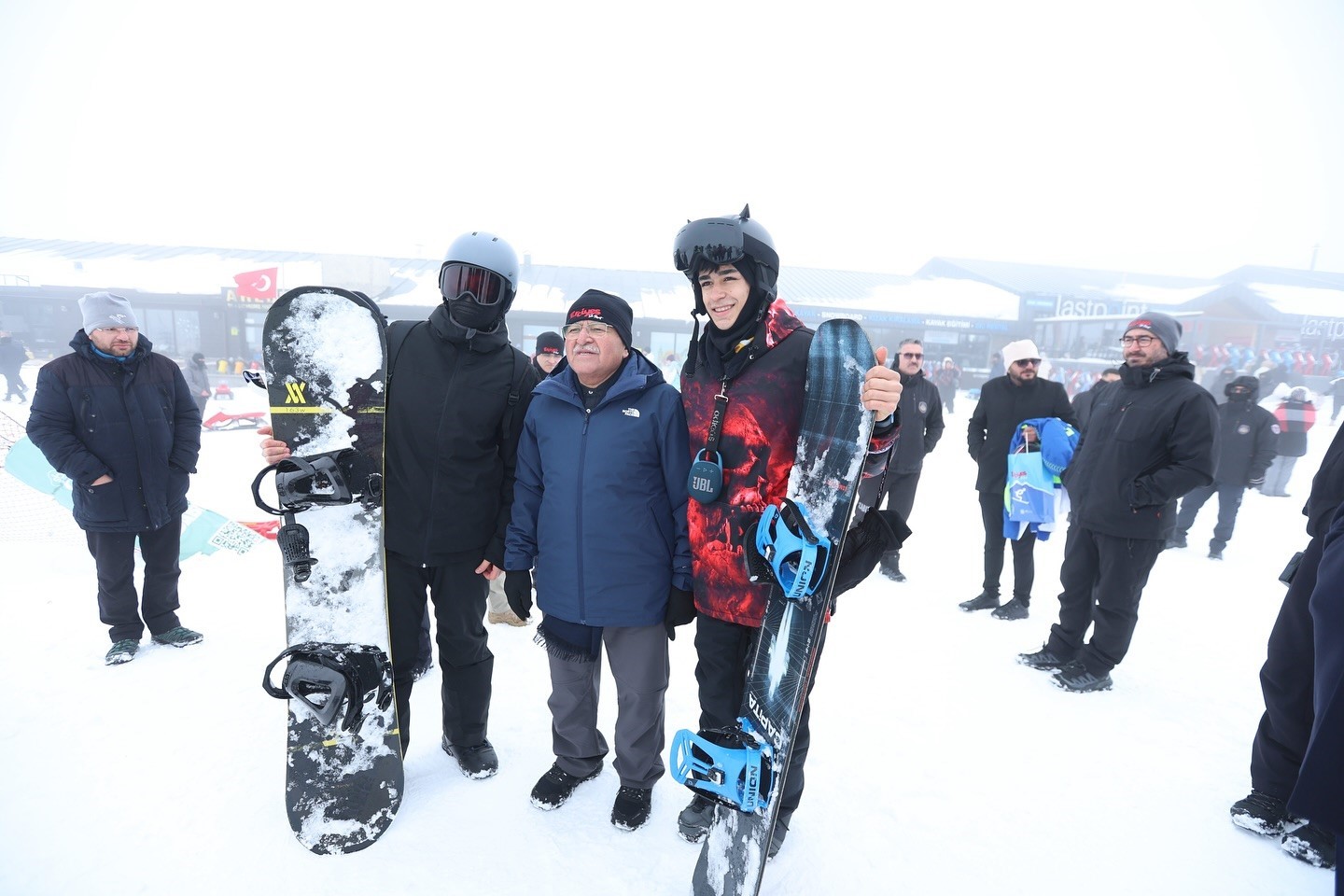Başkan Büyükkılıç, Erciyes’te kayak tutkunlarıyla bir araya geldi
