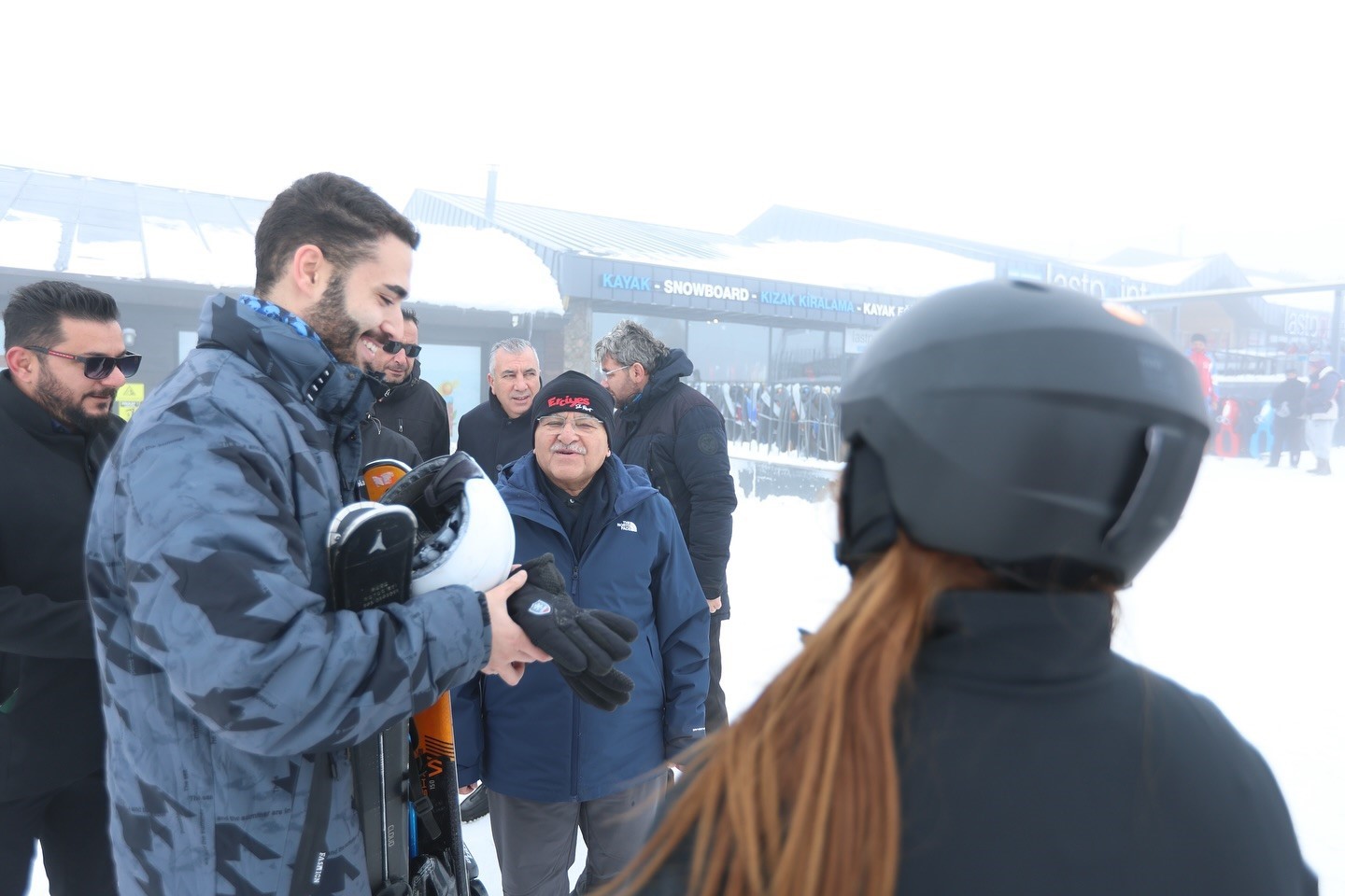 Başkan Büyükkılıç, Erciyes’te kayak tutkunlarıyla bir araya geldi
