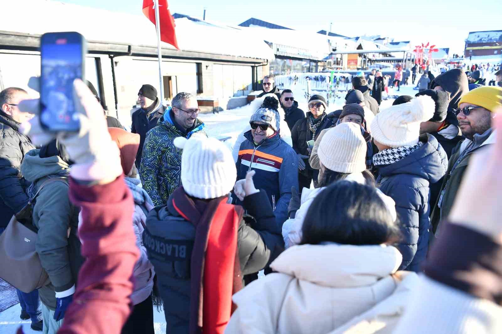 Başkan Büyükkılıç: "Erciyes’te yarıyıl bereketli geçti"
Başkan Büyükkılıç: "Erciyes’te yarıyıl bereketli geçti"