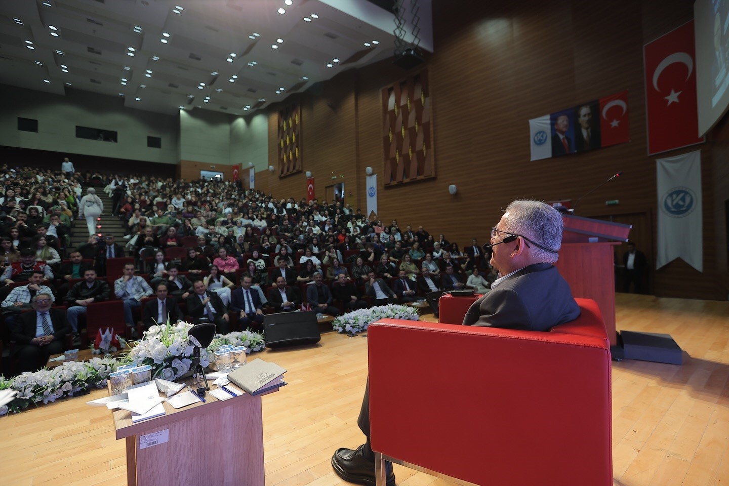 Başkan Büyükkılıç, Kayseri Üniversitesi’nde gençlerle buluştu
Başkan Büyükkılıç, Kayseri Üniversitesi’nde gençlerle buluştu