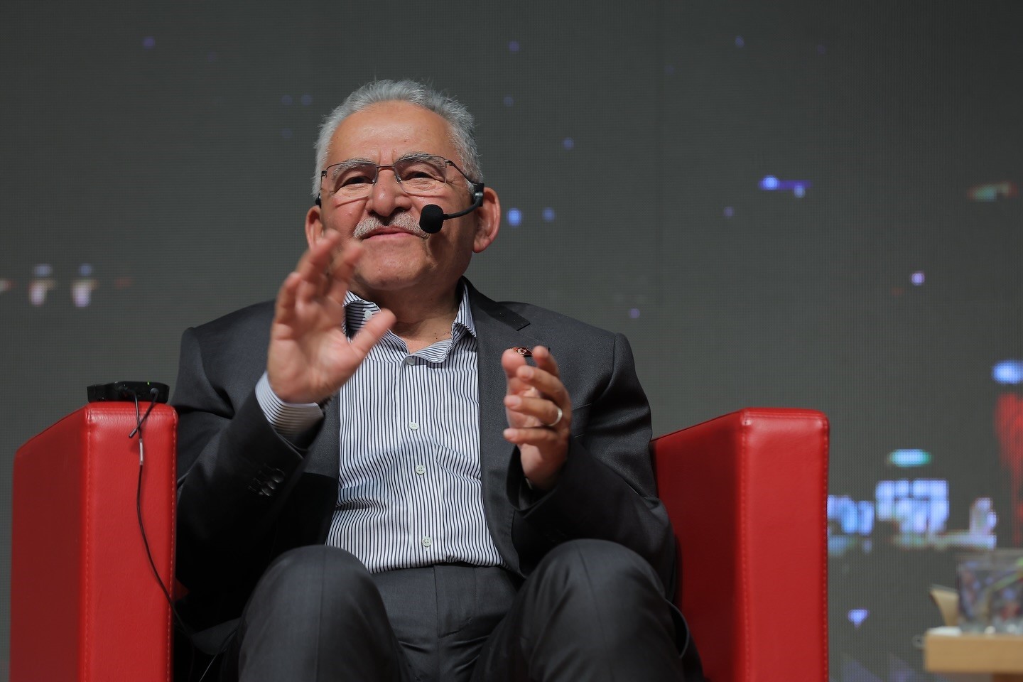 Başkan Büyükkılıç, Kayseri Üniversitesi’nde gençlerle buluştu
Başkan Büyükkılıç, Kayseri Üniversitesi’nde gençlerle buluştu