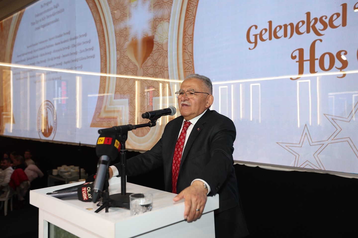 Başkan Büyükkılıç, Ramazan’ın bereketini iki ayrı iftarda vatandaşlarla paylaştı
