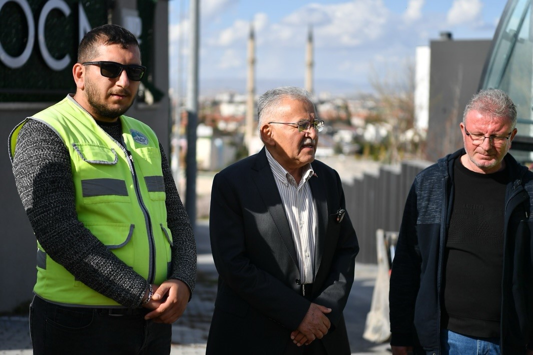Başkan Büyükkılıç: "Şehrimizin ulaşım ağının konforu ve hizmet kalitesi artıyor"
Başkan Büyükkılıç: "Şehrimizin ulaşım ağının konforu ve hizmet kalitesi artıyor"