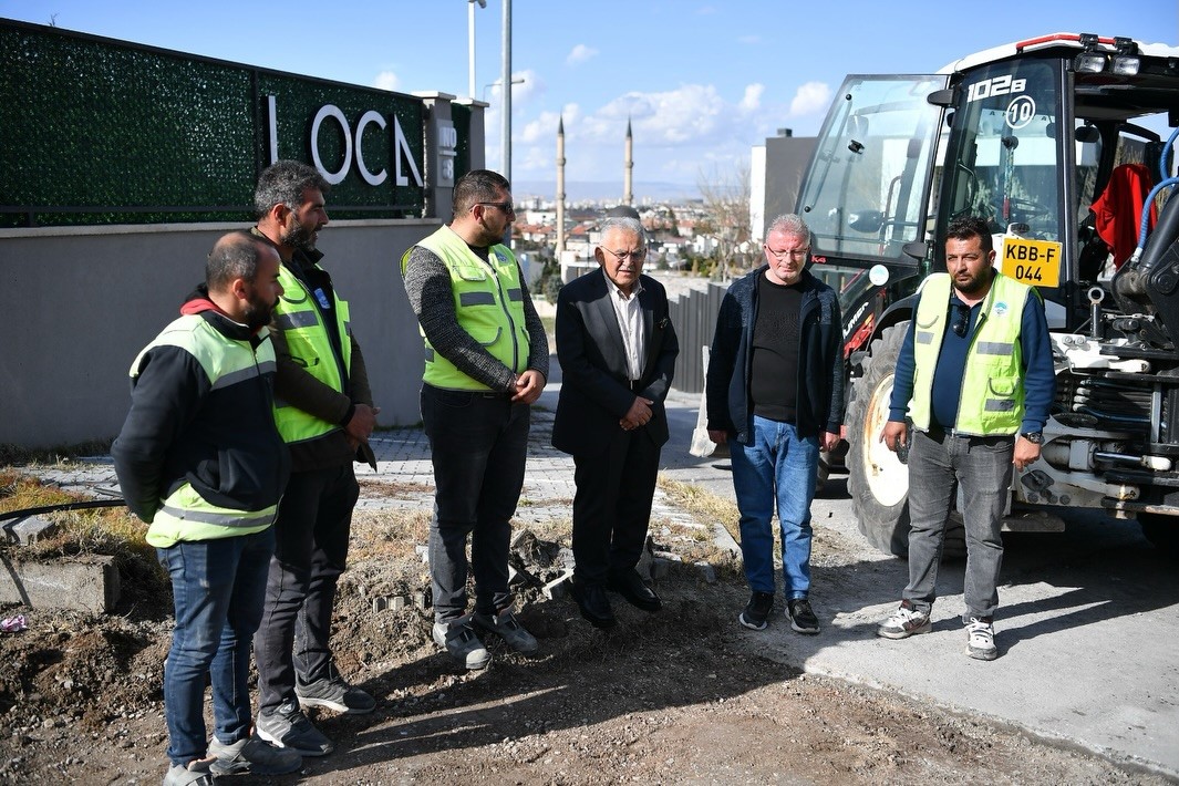 Başkan Büyükkılıç: "Şehrimizin ulaşım ağının konforu ve hizmet kalitesi artıyor"
Başkan Büyükkılıç: "Şehrimizin ulaşım ağının konforu ve hizmet kalitesi artıyor"